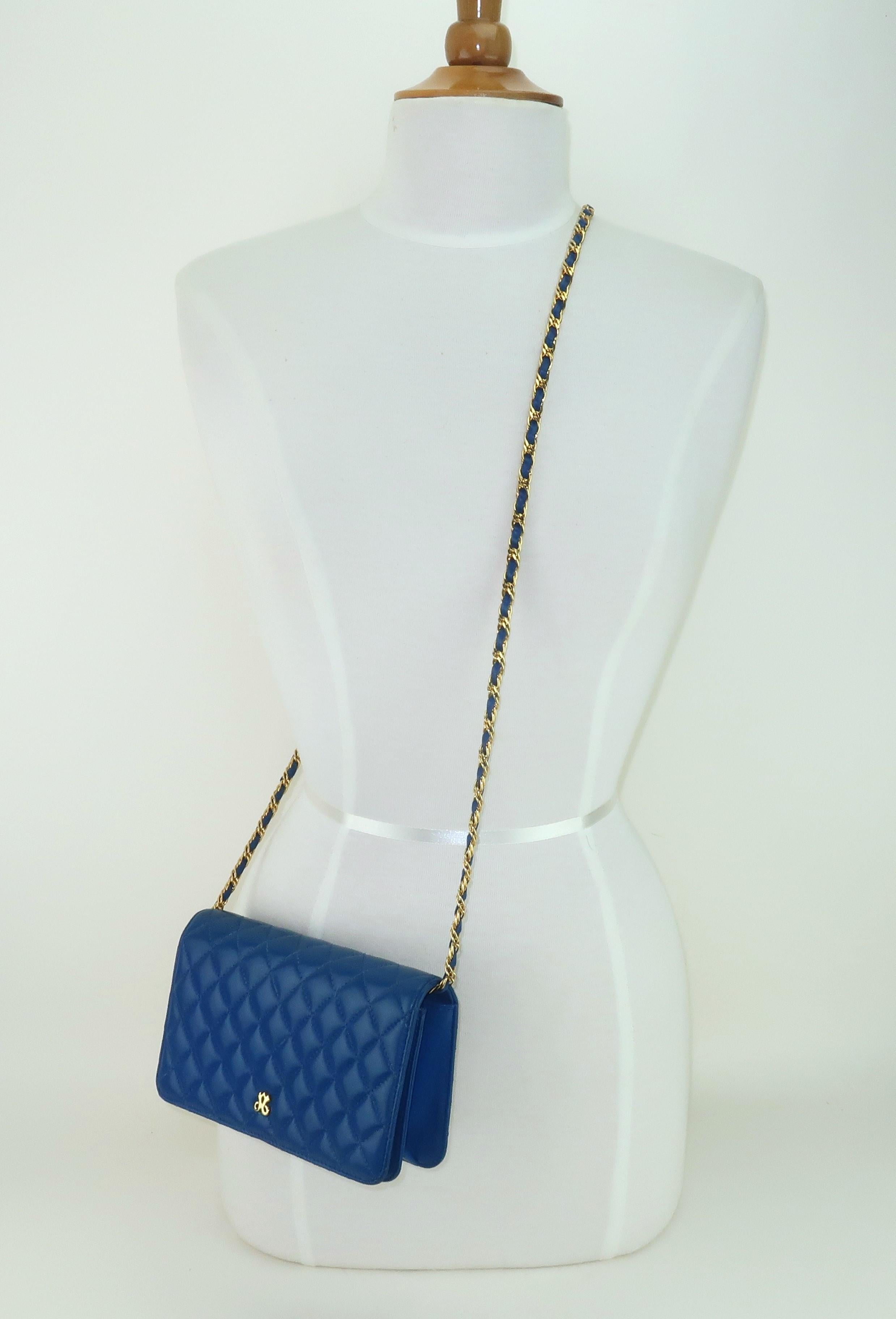 JAY HERBERT Borsa in pelle trapuntata blu reale con manico a catena, anni '80 in vendita 7