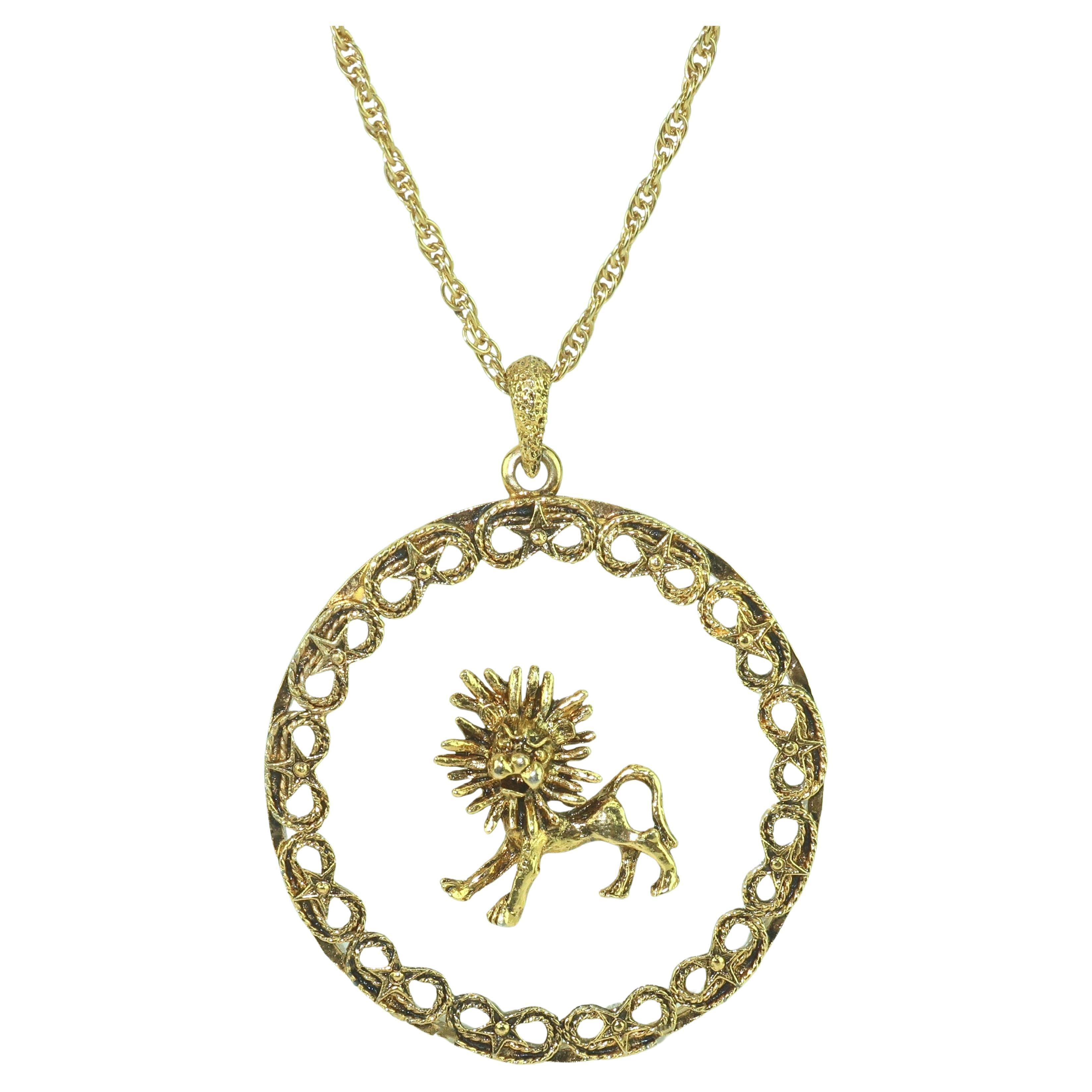 Collier à pendentif médaillon Zodiac Lion en or, années 1960