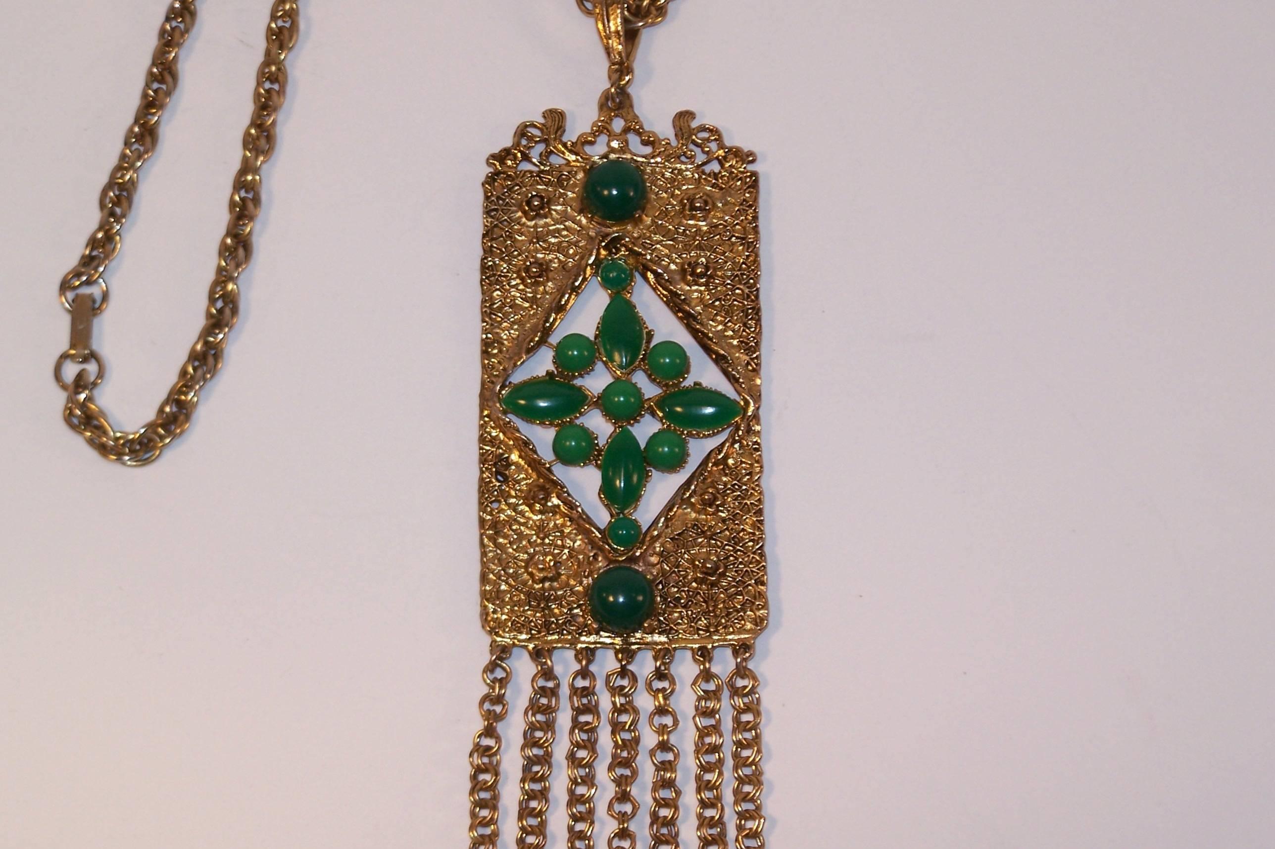 C.1970 Brutalist Medallion Necklace With Faux Jade Green Stones In Good Condition In Atlanta, GA