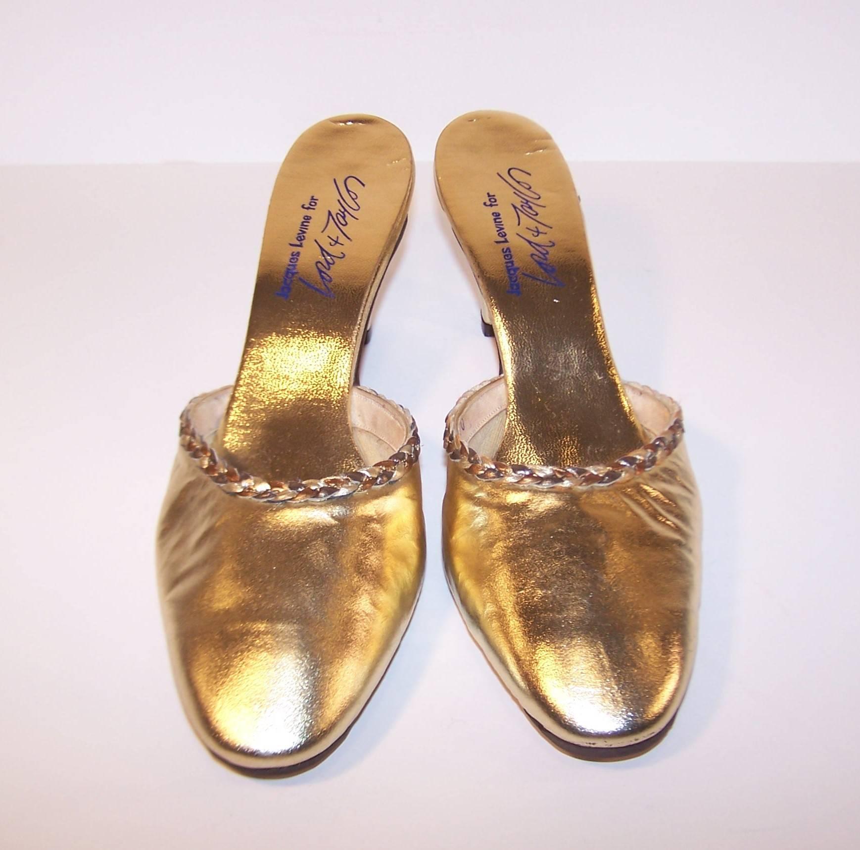 1970's Jacques Levine Gold Leather Evening Mules Sz 6.5 In Excellent Condition In Atlanta, GA