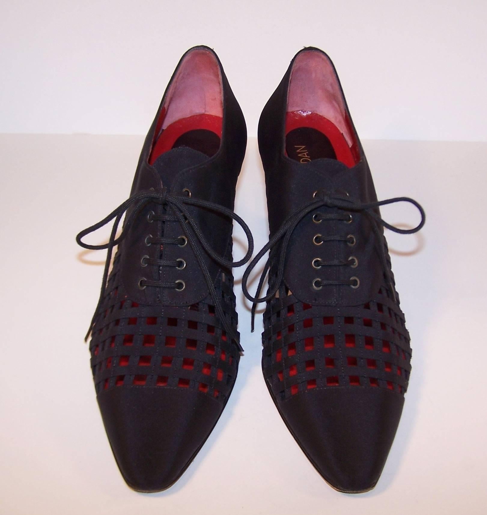 1980's Charles Jourdan Black Silk Oxford Style Cage Shoes 9AA In Excellent Condition In Atlanta, GA