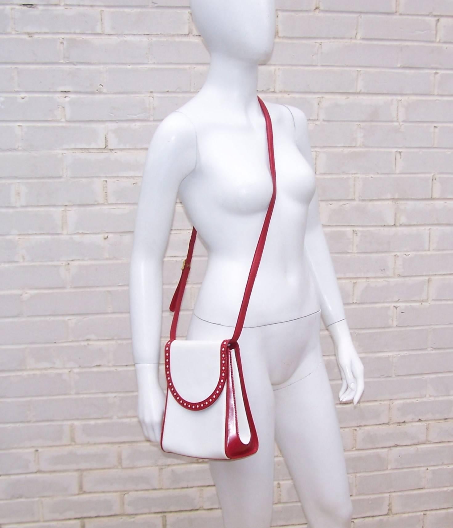 C.1980 Bruno Magli White & Cherry Red Leather Spectator Handbag In Excellent Condition In Atlanta, GA
