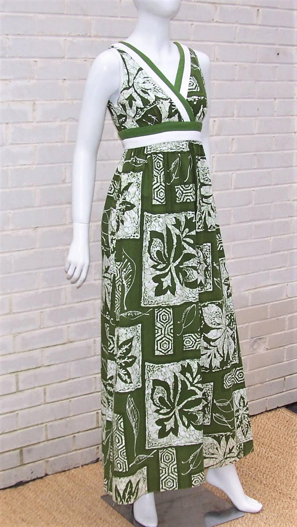 Hawaiian 1970's Liberty House Barkcloth Tiki Cotton Dress  In Excellent Condition In Atlanta, GA