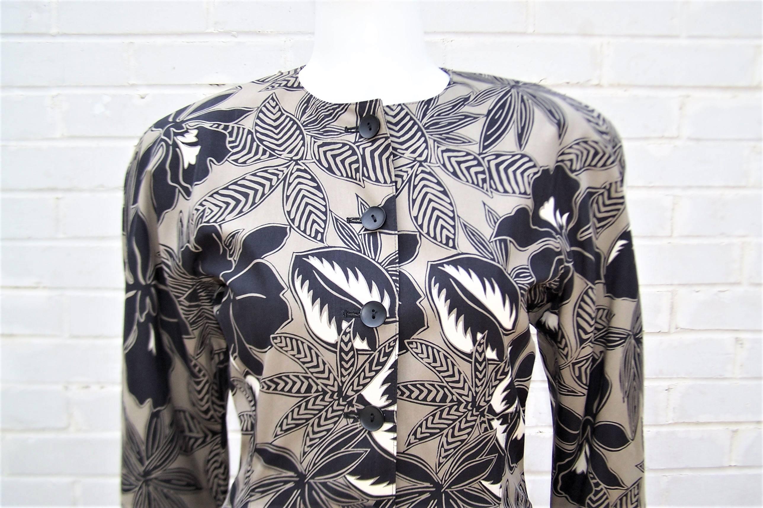 Noir Tailleur jupe Escada à imprimé tropical avec veste péplum, années 1980 en vente