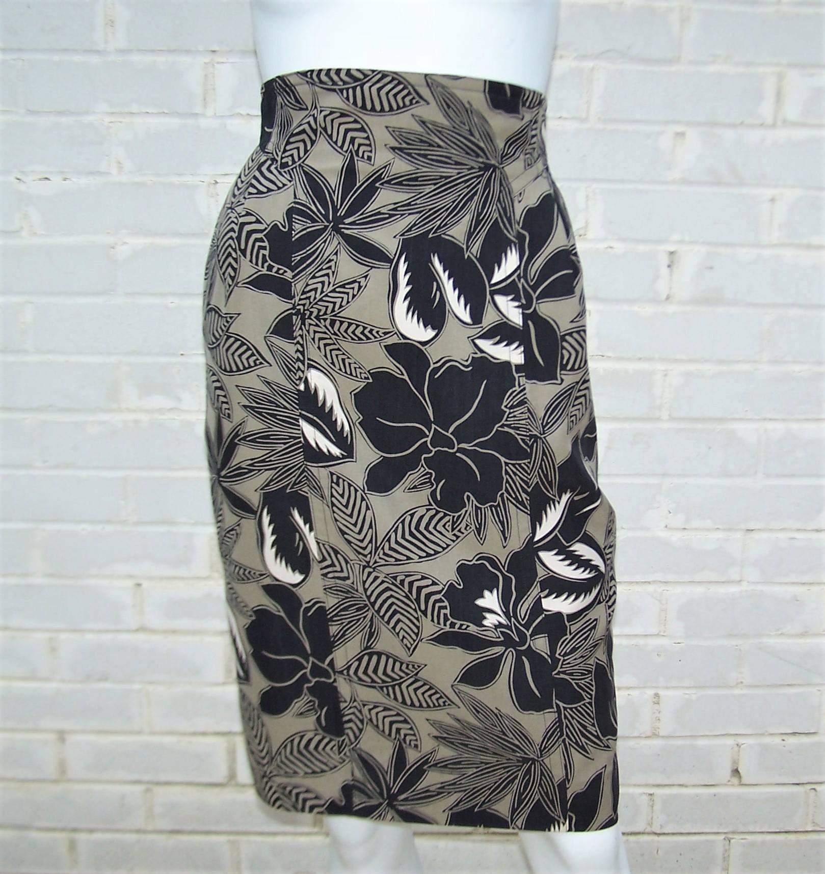 Tailleur jupe Escada à imprimé tropical avec veste péplum, années 1980 en vente 1