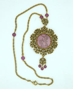 Collana con ciondolo intagliato in vetro ametista GOLDETTE, anni '60