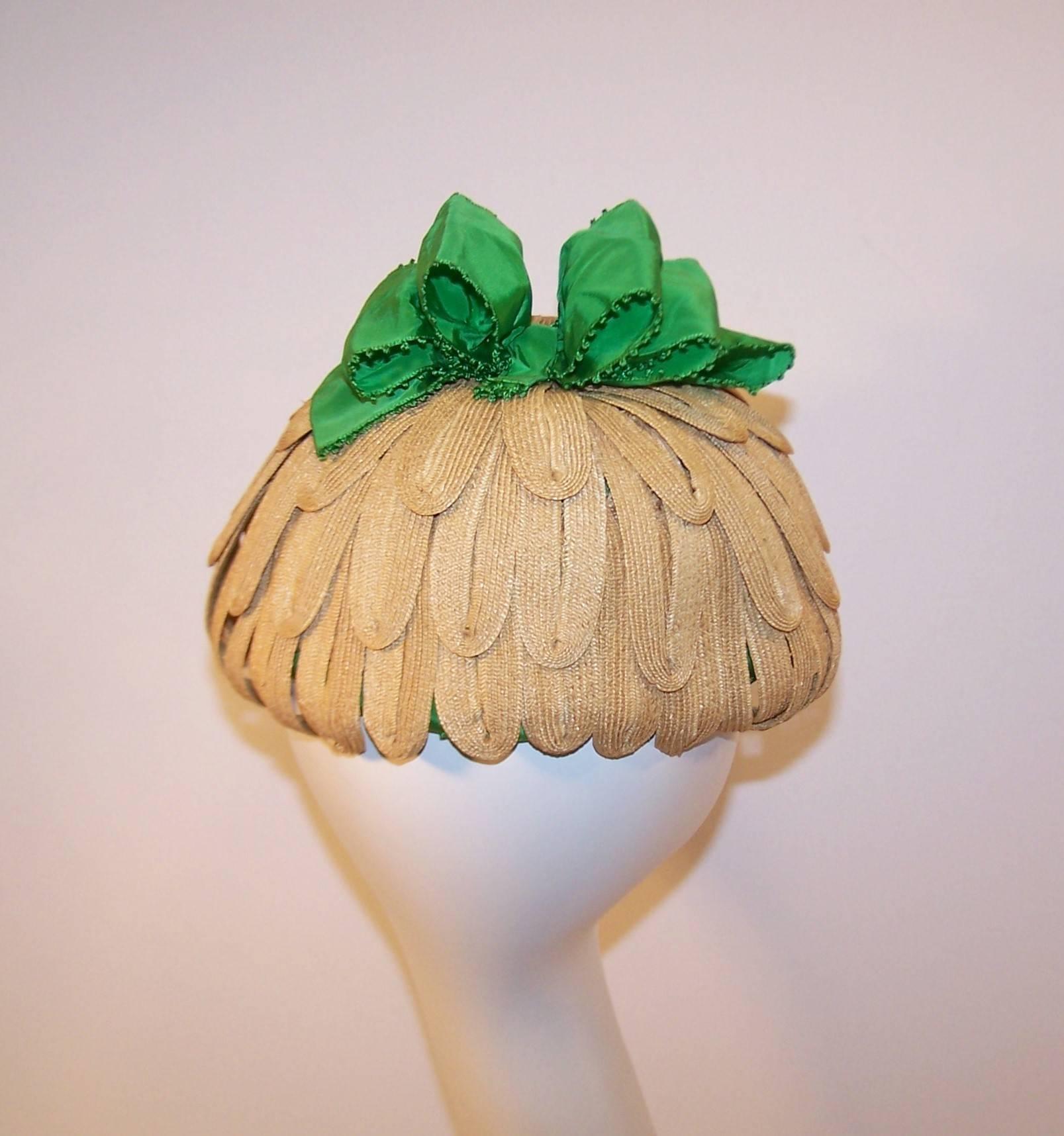 Whimsical 1950's Bonta Creatrice Straw Petal Hat With Kelly Green Bow In Excellent Condition In Atlanta, GA