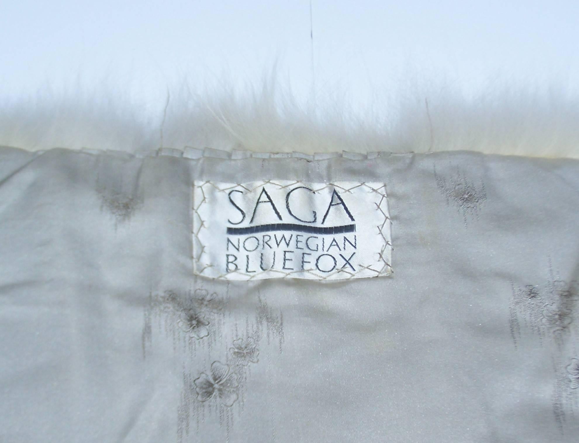 Glam 1970's Saga Norwegian Blue Fox Fur Stole With Sculptural Back 2