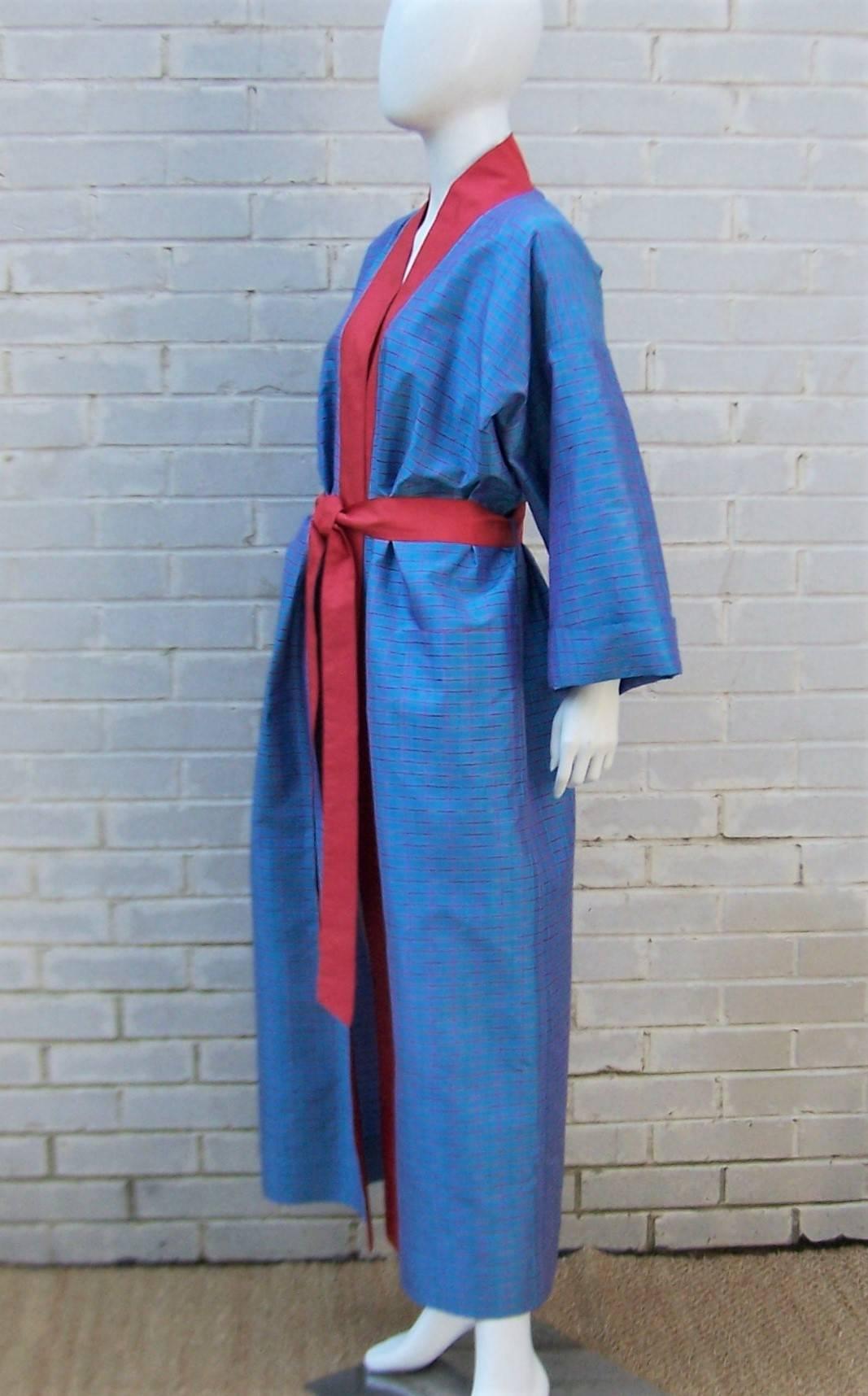 Vintage Jim Thompson Hand Woven Thai Silk Robe In Excellent Condition In Atlanta, GA