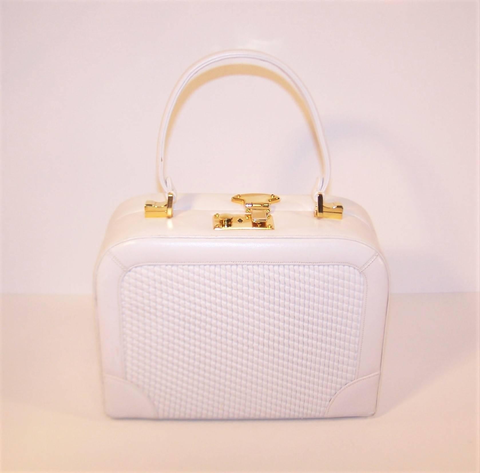C.1990 Judith Leiber White Leather Box Handbag With Convertible Handles In Good Condition In Atlanta, GA