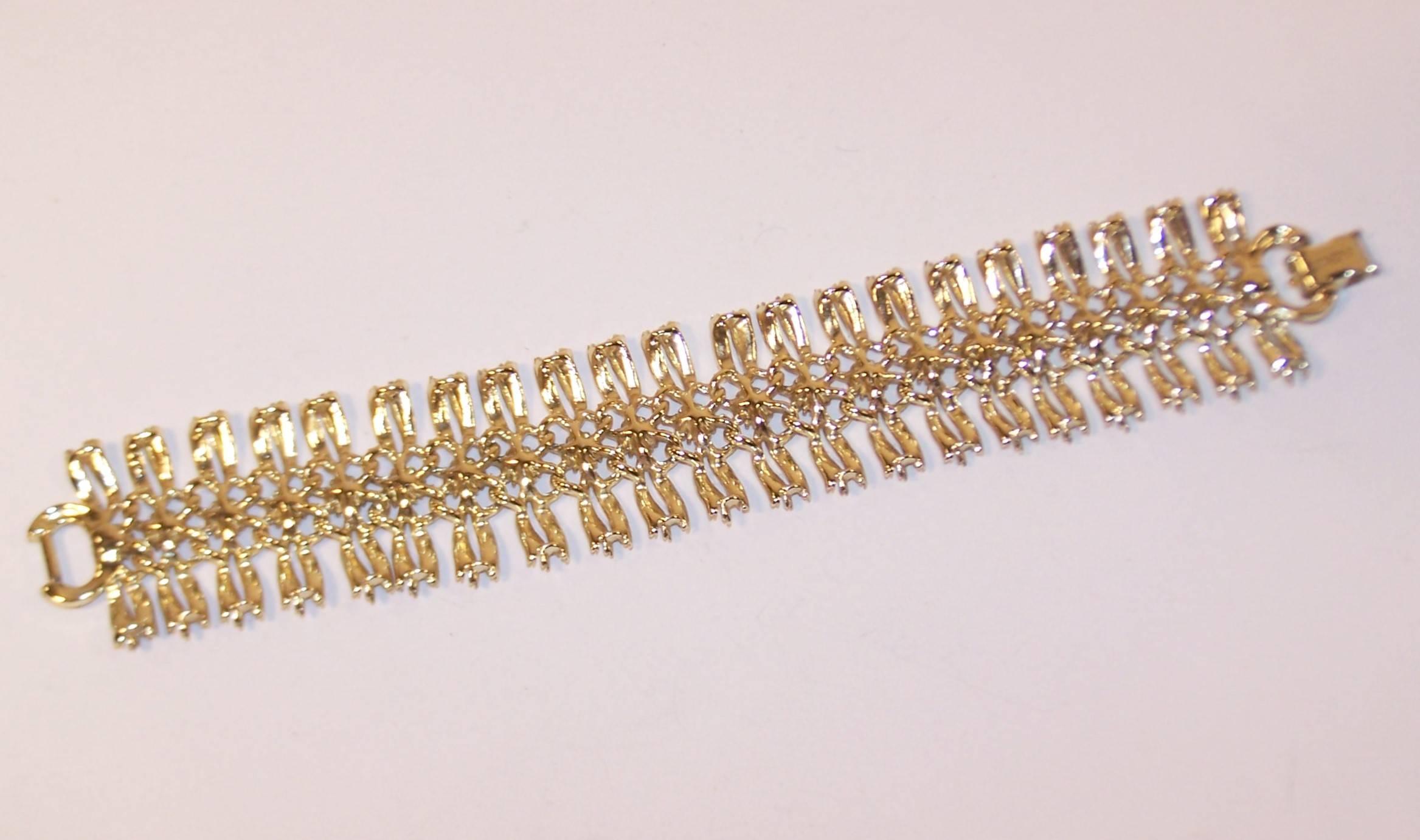1950's Lisner Articulated Gold Tone Bracelet With Rhinestones In Good Condition In Atlanta, GA