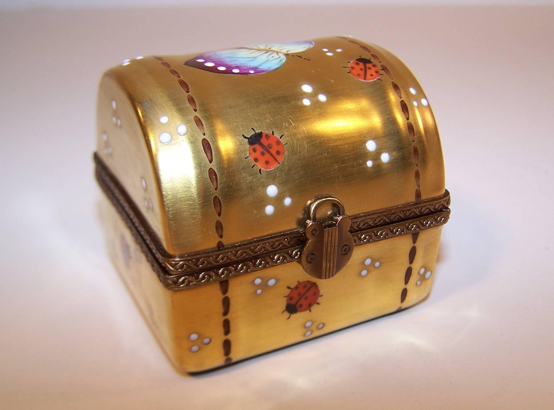 Women's or Men's Charming Vintage Limoges Porcelain Trinket Box With Butterflies