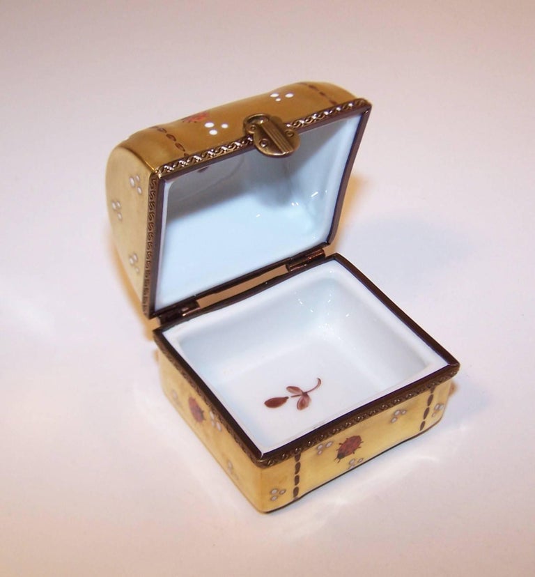 Charming Vintage Limoges Porcelain Trinket Box With Butterflies at 1stDibs