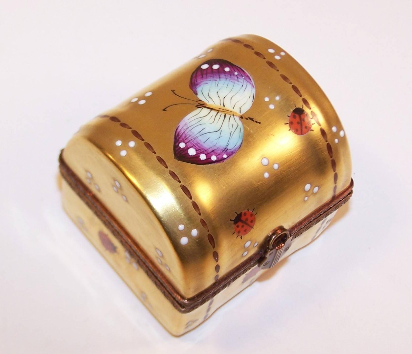 Charming Vintage Limoges Porcelain Trinket Box With Butterflies 2