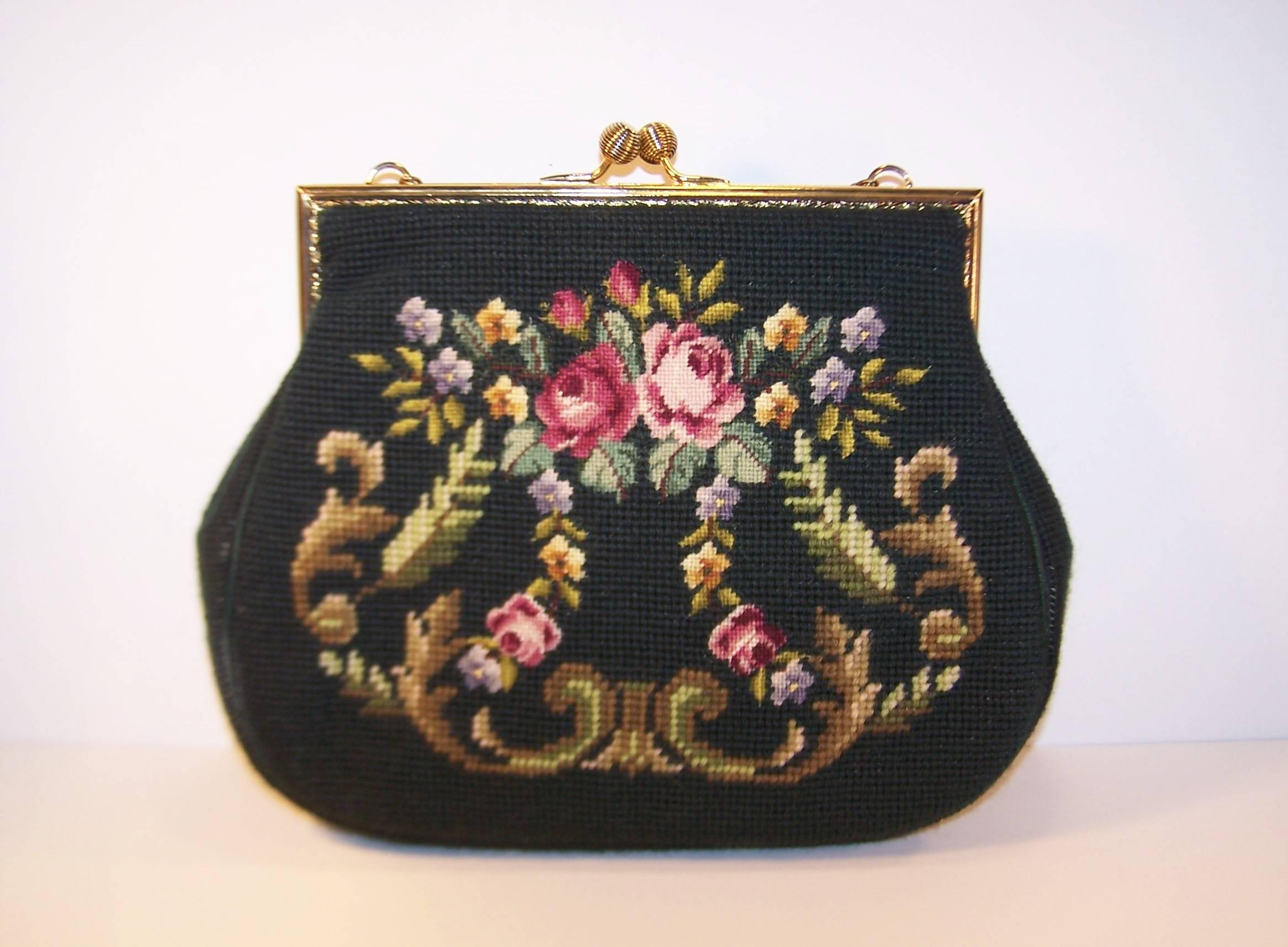 1950's Green Needlepoint Handbag With Floral Motif & Chain Handle In Excellent Condition In Atlanta, GA