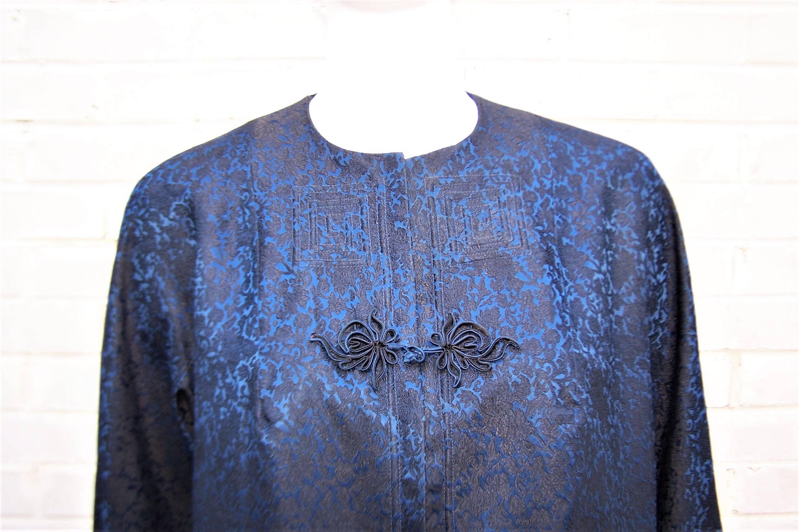C.1950 Mandarin Style Black & Blue Jacquard Evening Coat In Excellent Condition In Atlanta, GA