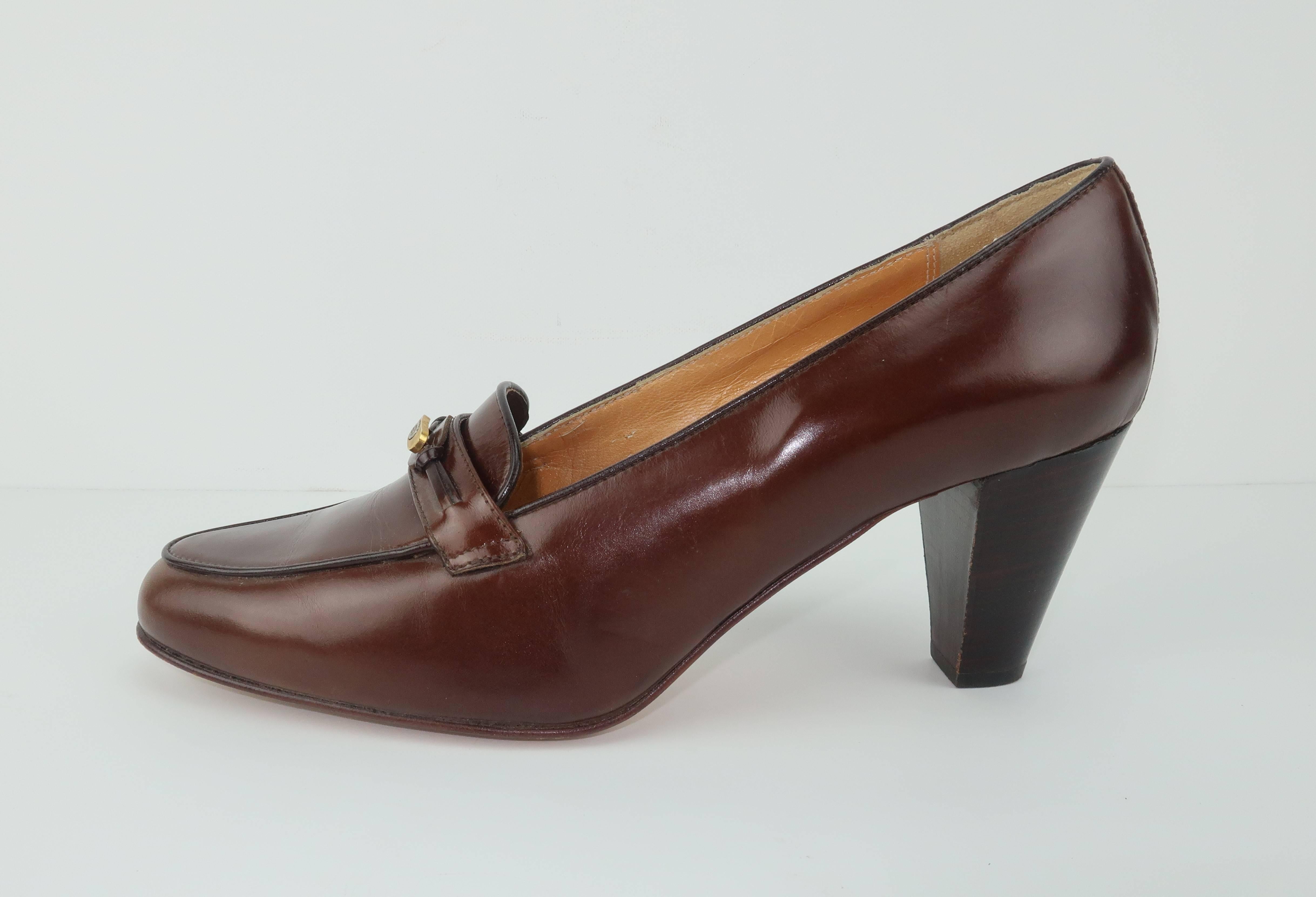 Preppy 1970's Gucci Brown Leather Heeled Loafers 37 1/2 B In Good Condition In Atlanta, GA