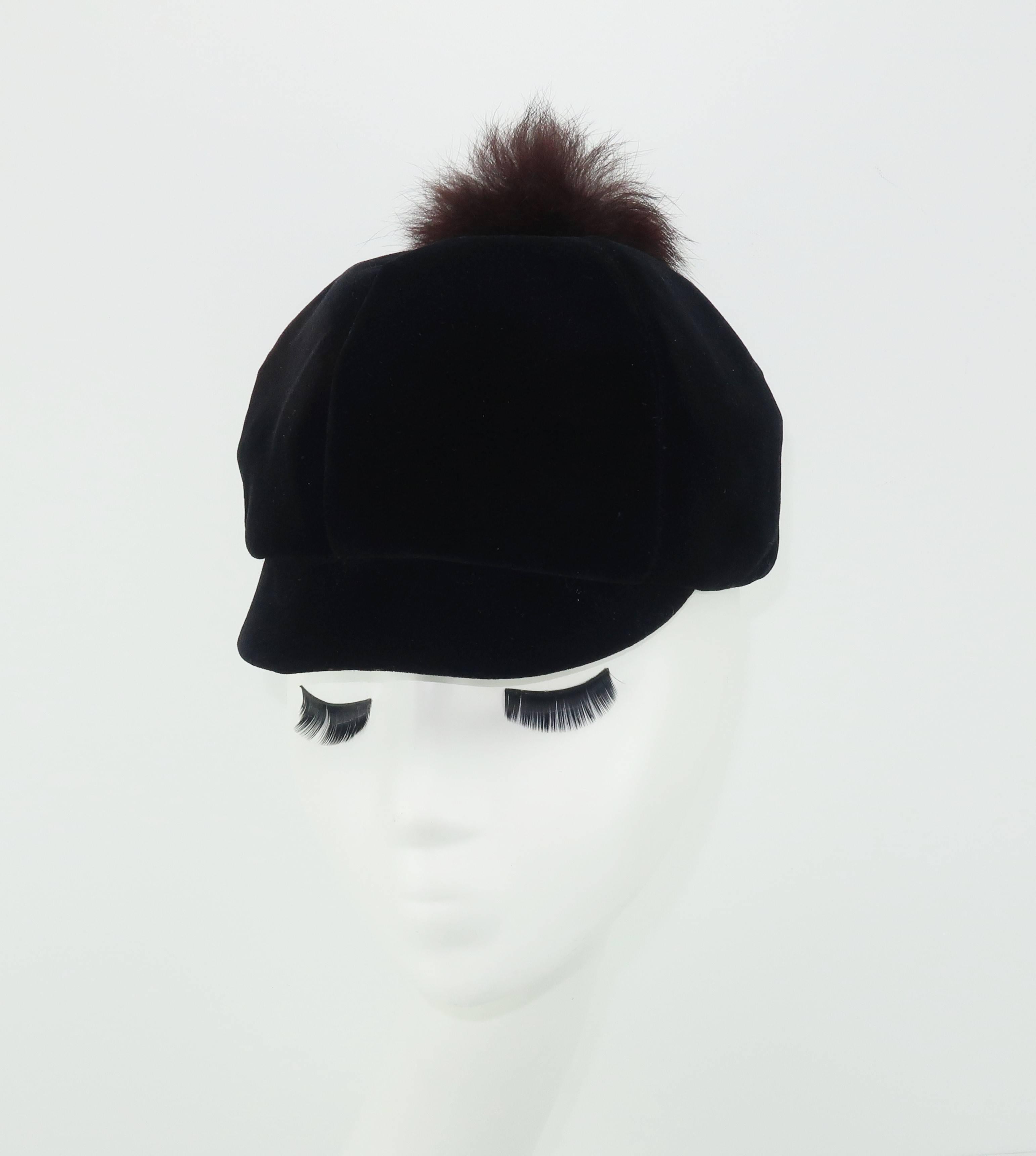 Mod C.1960 Black Velvet Cap Hat With Fur Pom Pom In Excellent Condition In Atlanta, GA