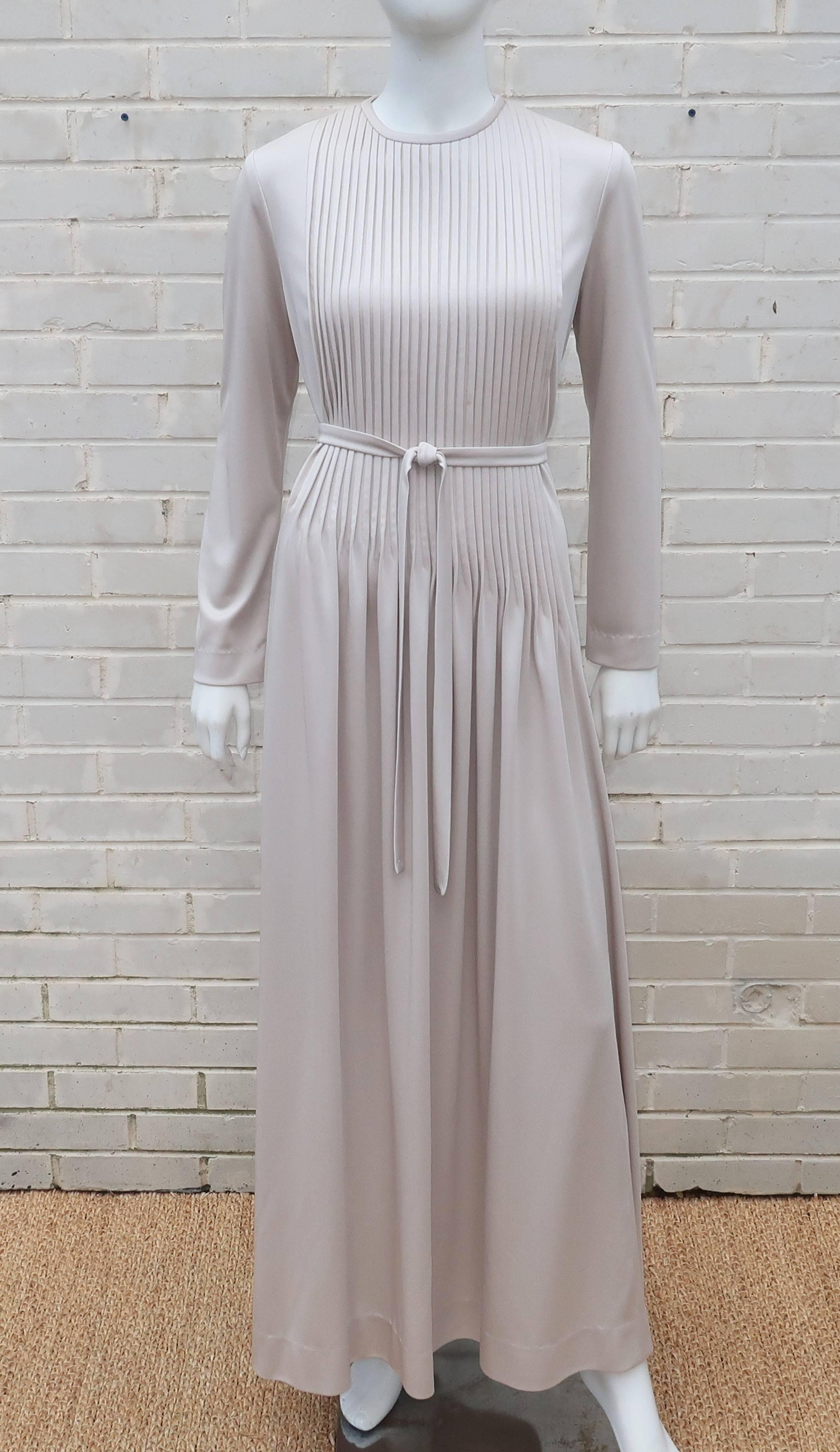 1970's Saks Fifth Avenue Platinum Gray Jersey Evening Dress In Excellent Condition In Atlanta, GA