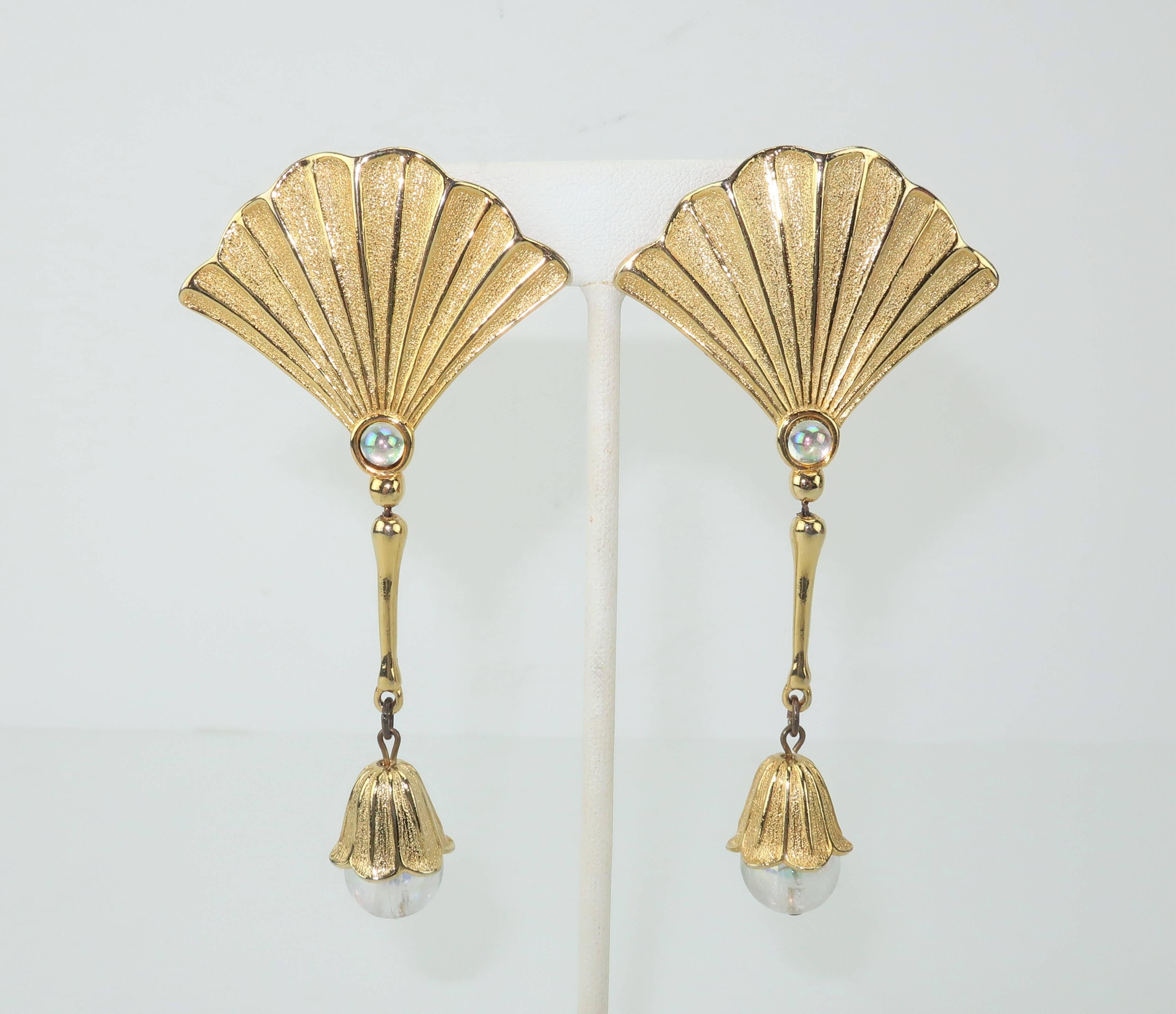 The Ginkgo tree represents longevity and endurance in Eastern culture and indeed, these 1970's Ginkgo leaf shaped earrings by Jonette Jewelry have withstood the test of time and remain a stylish choice for a modern wardrobe.  The delicate gold tone