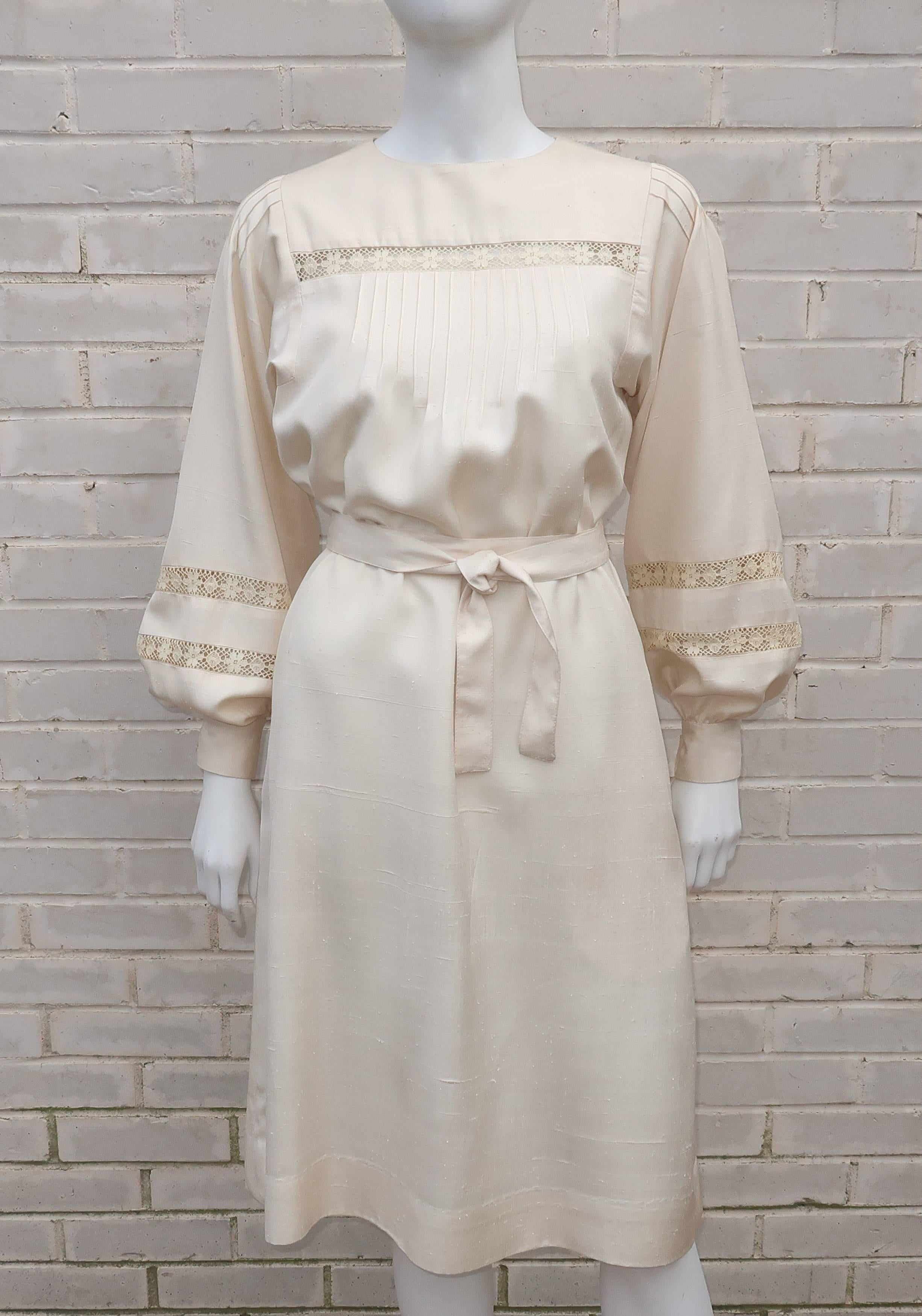 1970’s Albert Nipon Ivory Dupioni Silk Dress With Lace Details In Good Condition In Atlanta, GA