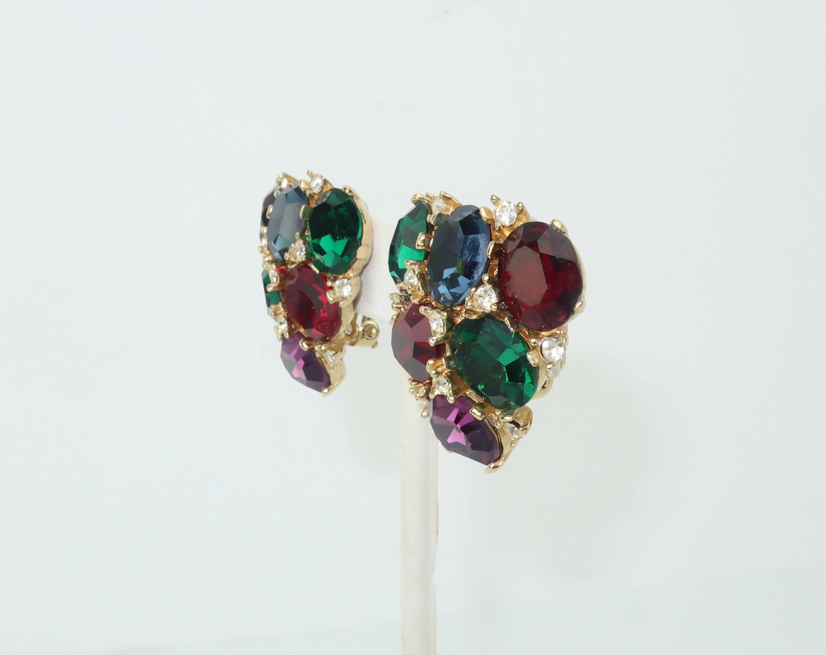 1980’s Ciner Multi Color Crystal Rhinestone Clip On Earrings In Good Condition In Atlanta, GA