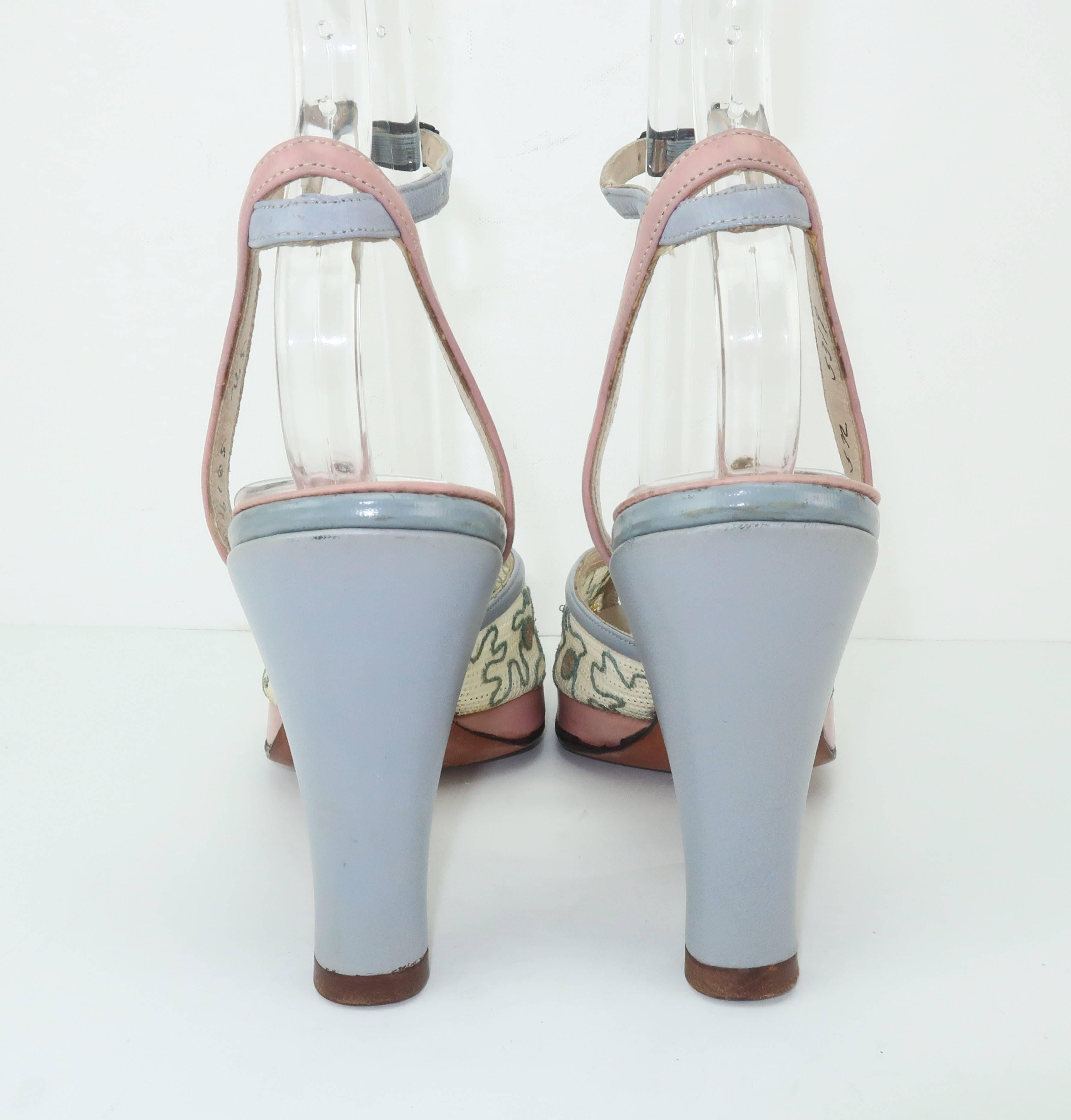 1940’s James Kean ‘Urbanites’ Platform Peep Toe Shoes Sz 5N In Good Condition In Atlanta, GA