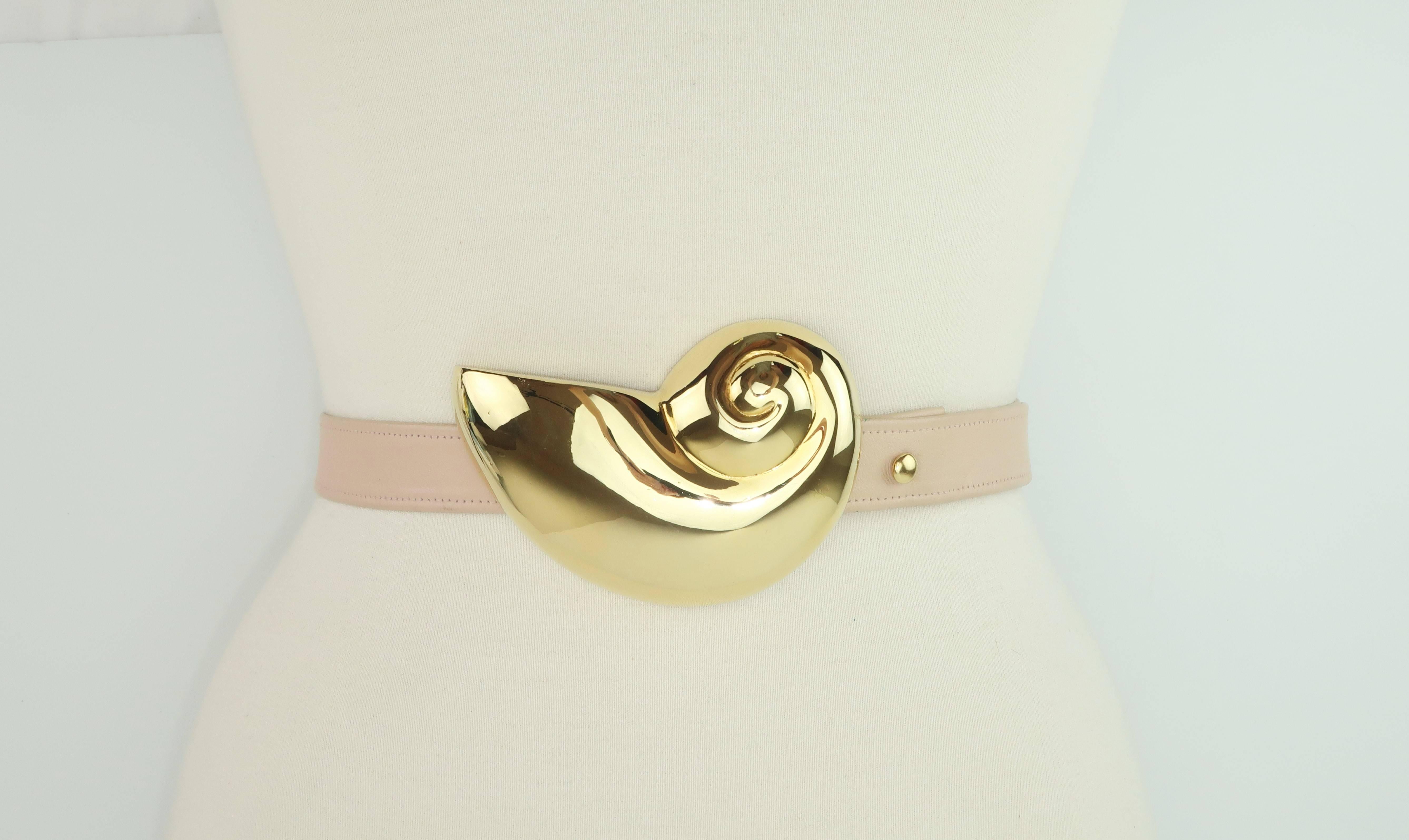 Make a statement with this beautiful gold tone nautilus shell belt buckle by Alexis Kirk.  Kirk's inspiring designs often incorporate sculptural qualities and were always fabricated from quality materials ... this belt is no exception.  The buckle