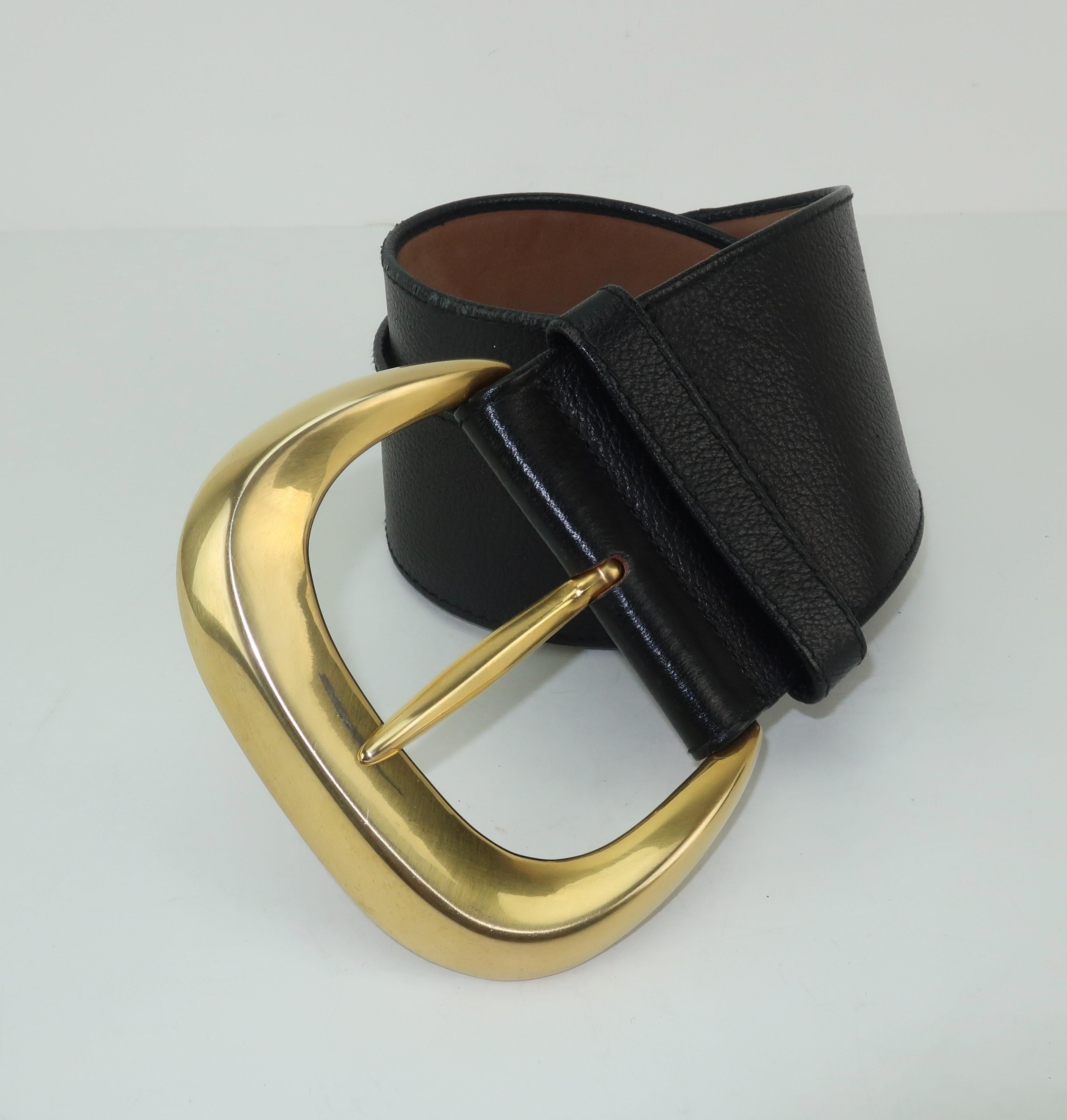 Robert Lee Morris for Donna Karan Gold Buckle Black Leather Belt In Good Condition In Atlanta, GA