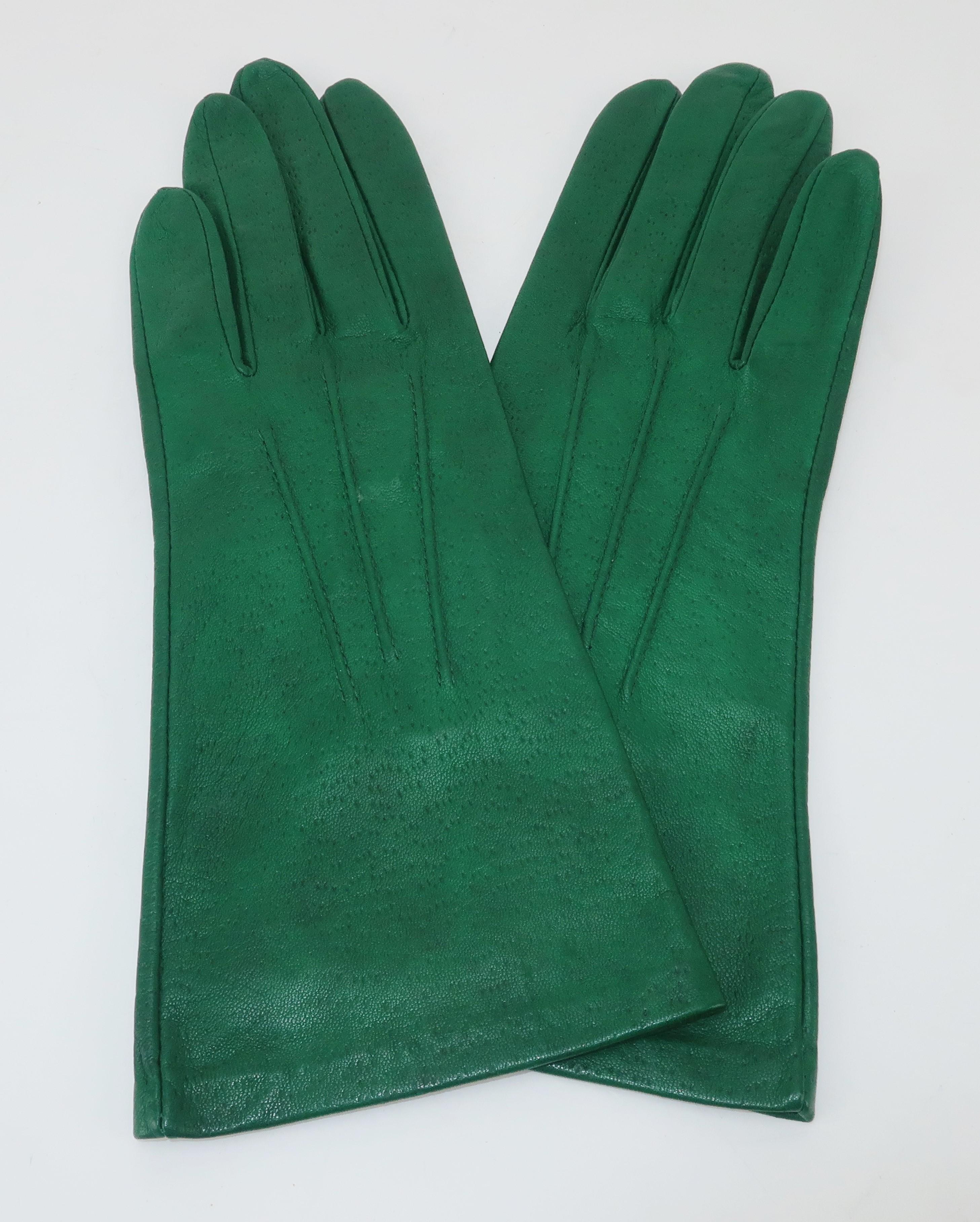 These classy emerald green leather gloves will add a touch of elegance to your winter wardrobe.  The gloves feature a subtle texture and pintuck style stitching across the top of the hand.  The longer length is perfect for covering your wrists and