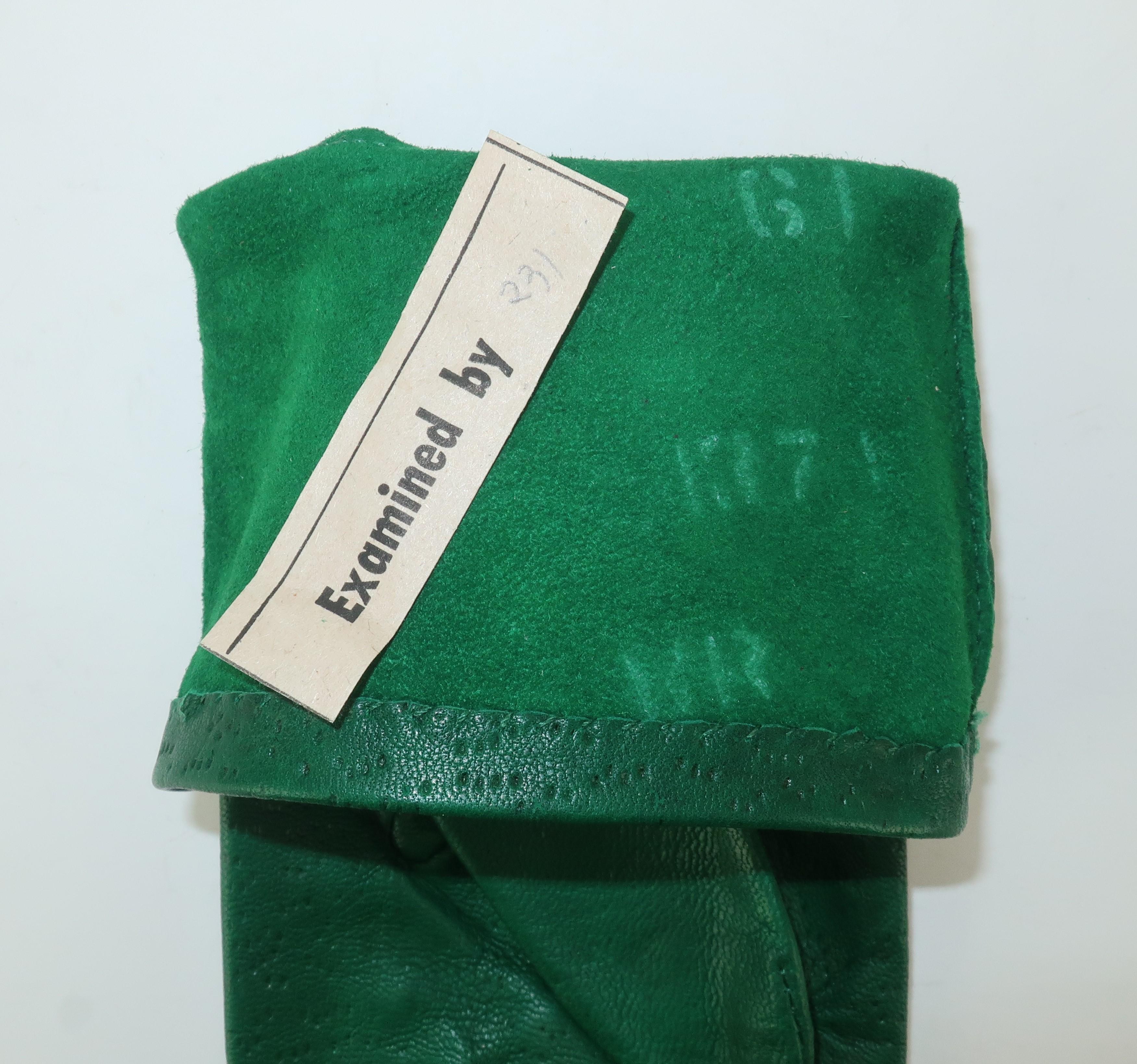 C.1960 Emerald Green Textured Leather Gloves 1