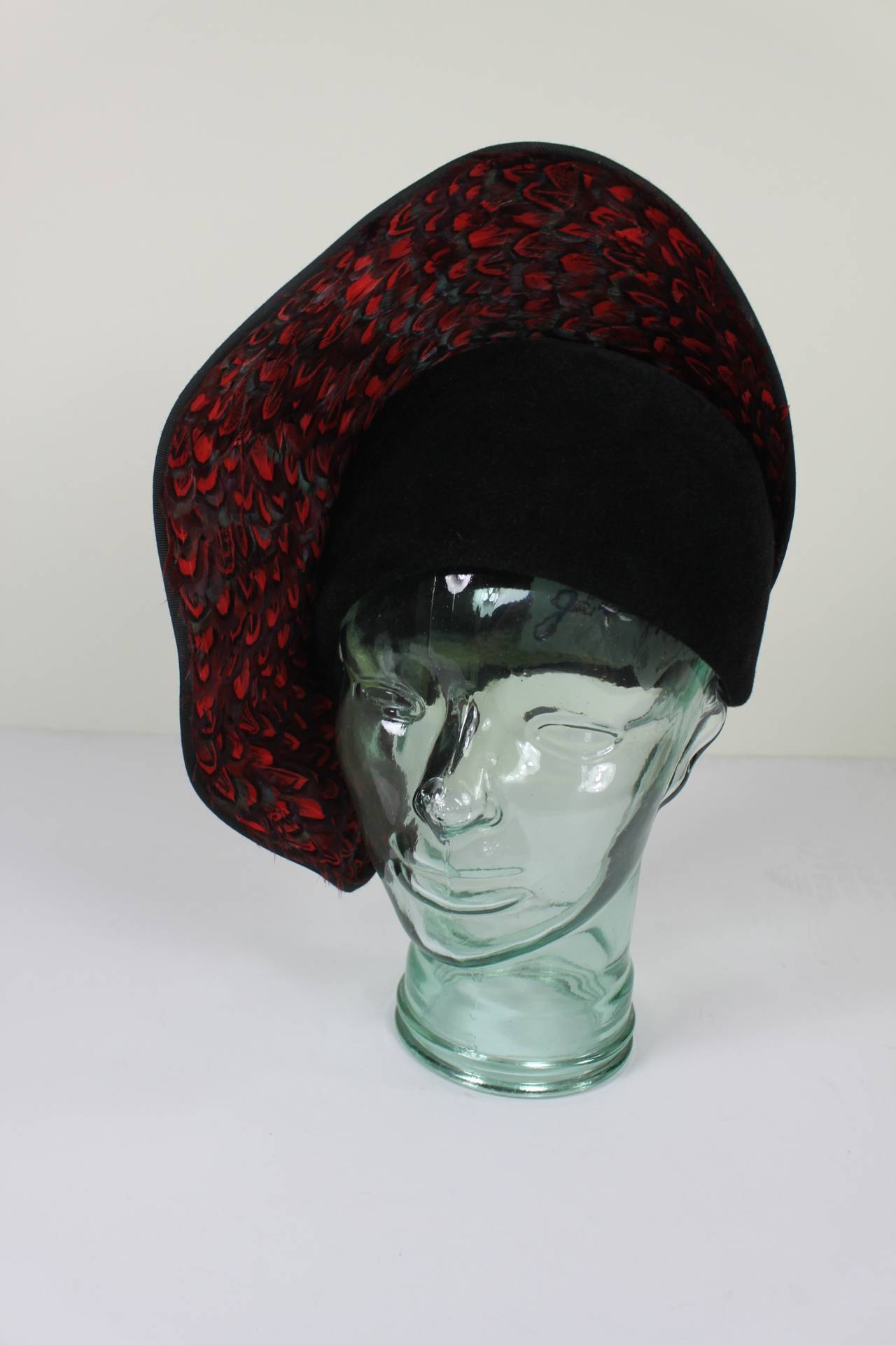 Jack McConnell Black Felt and Red Feather Structured Evening Hat In Excellent Condition For Sale In Los Angeles, CA