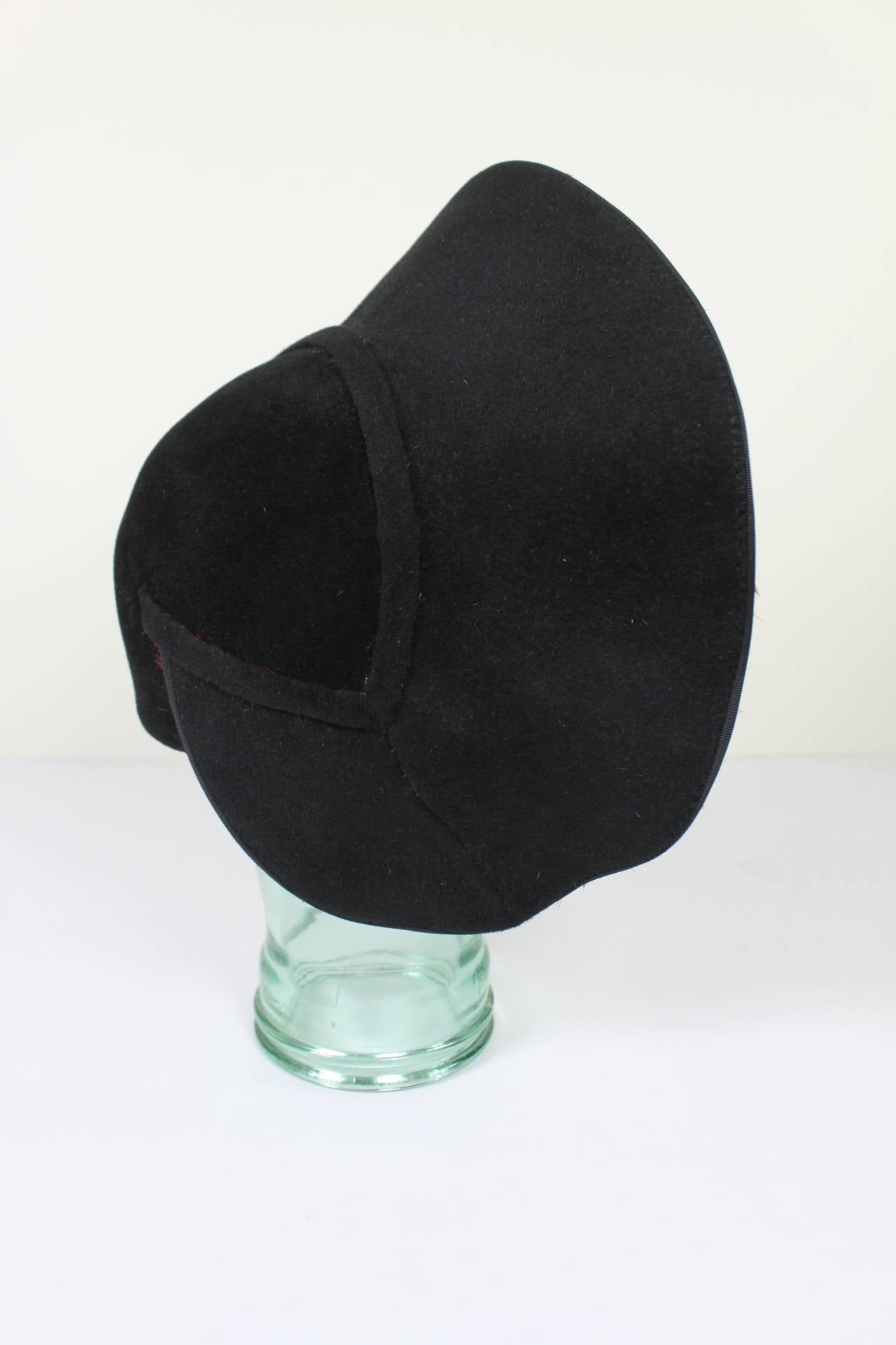 Jack McConnell Black Felt and Red Feather Structured Evening Hat For Sale 3