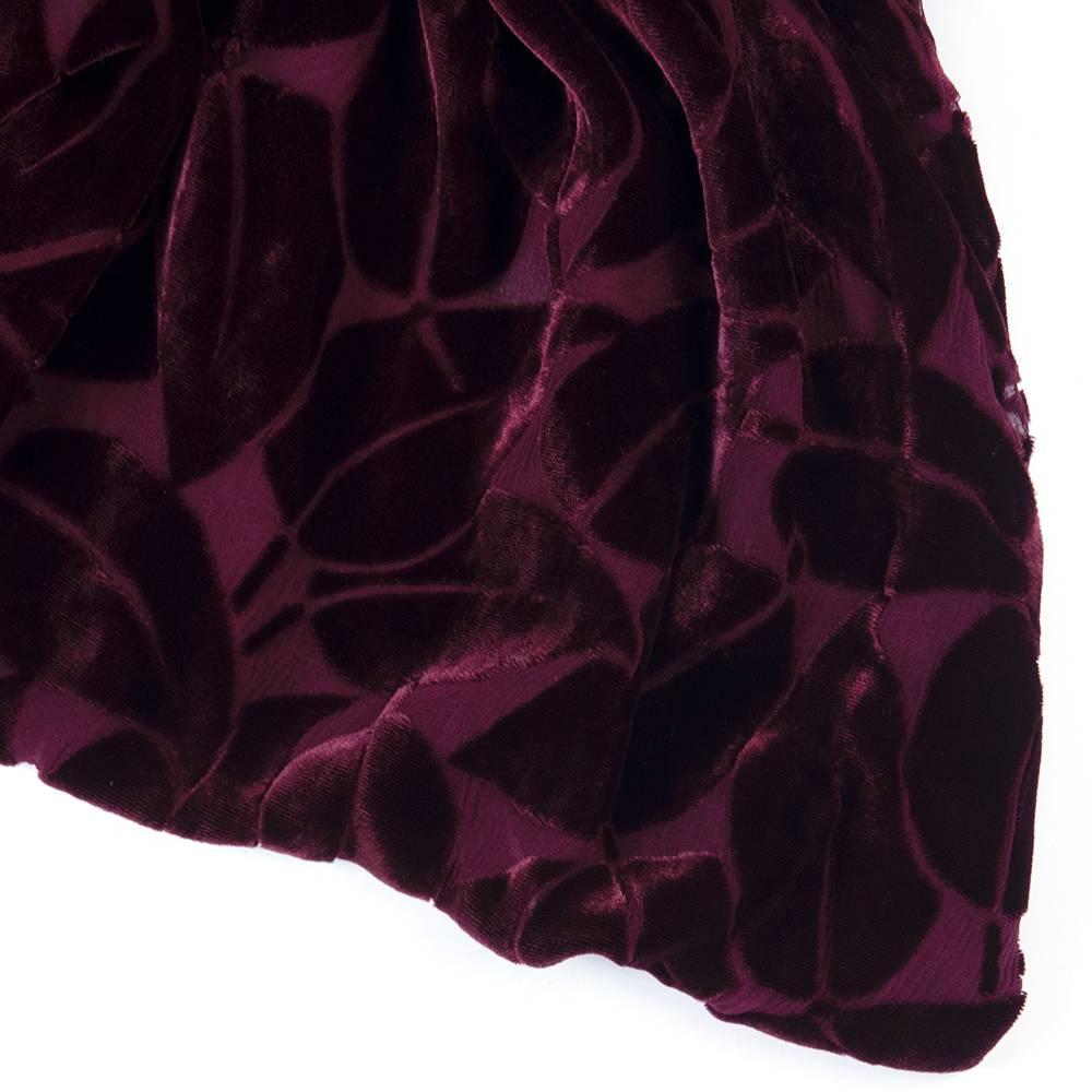 30s Burgundy Cut Velvet Dressing Robe In Excellent Condition In Los Angeles, CA