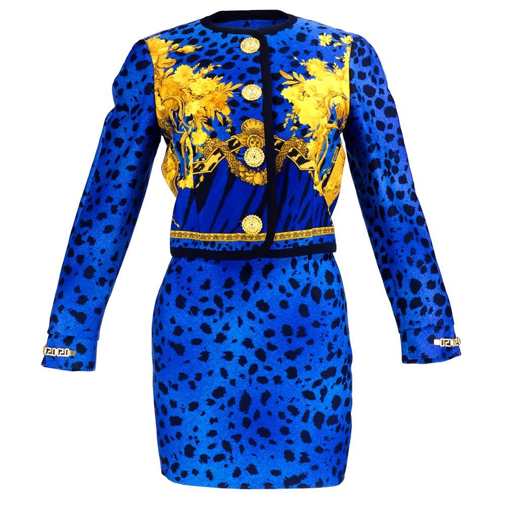 90s Gianni Versace Couture Bold Iconic Print Suit with Logo Hardware In Excellent Condition For Sale In Los Angeles, CA