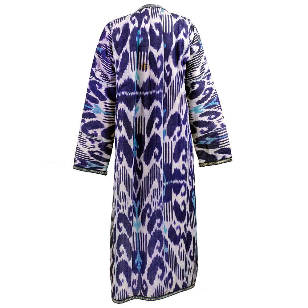 Uzbeckistan Purple and White Ikat Robe In Excellent Condition For Sale In Los Angeles, CA