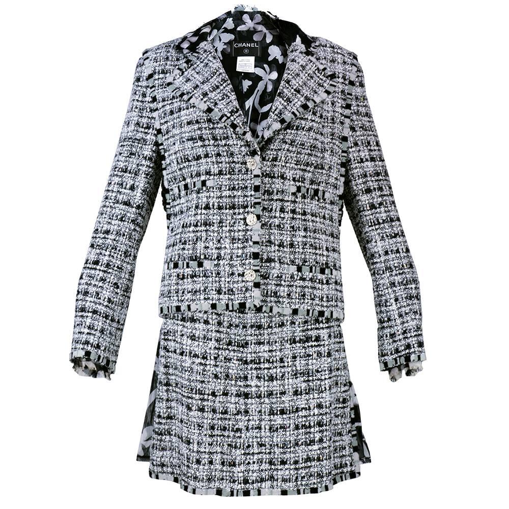 Chanel Nubby Tweed Suit in Black White and Grey with Floral Silk Lining For Sale