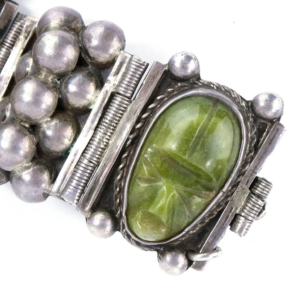 1940s Mexican Silver Bracelet with Green Agate Mask Links In Excellent Condition For Sale In Los Angeles, CA