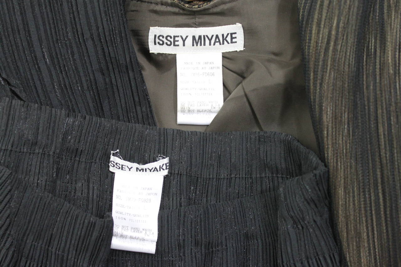 Issey Miyake Pleated Shawl Collar Jacket with Pleated Column Skirt For Sale 5