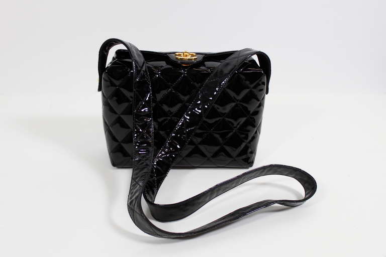 CHANEL Black Patent Leather Quilted Purse In Excellent Condition In Los Angeles, CA