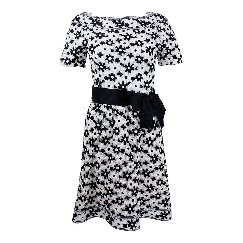 1960s Arnold Scaasi Monochrome Daisy Embroidered Party Dress For Sale