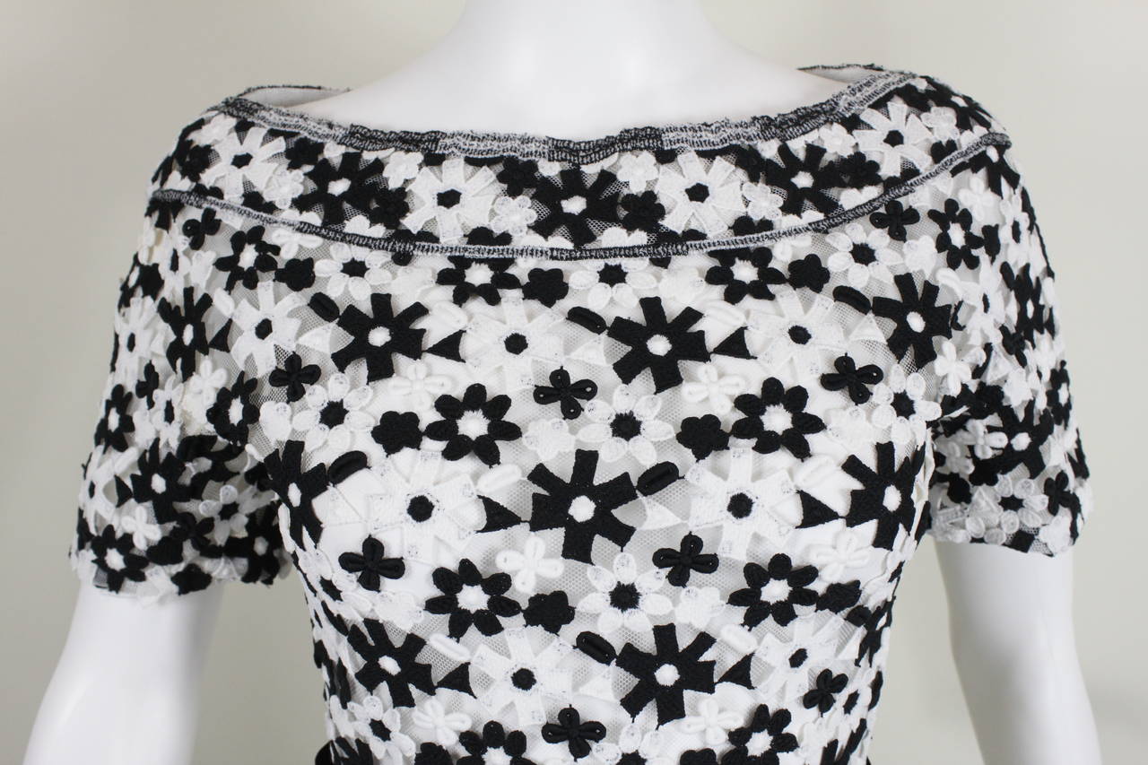 1960s Arnold Scaasi Monochrome Daisy Embroidered Party Dress For Sale 1