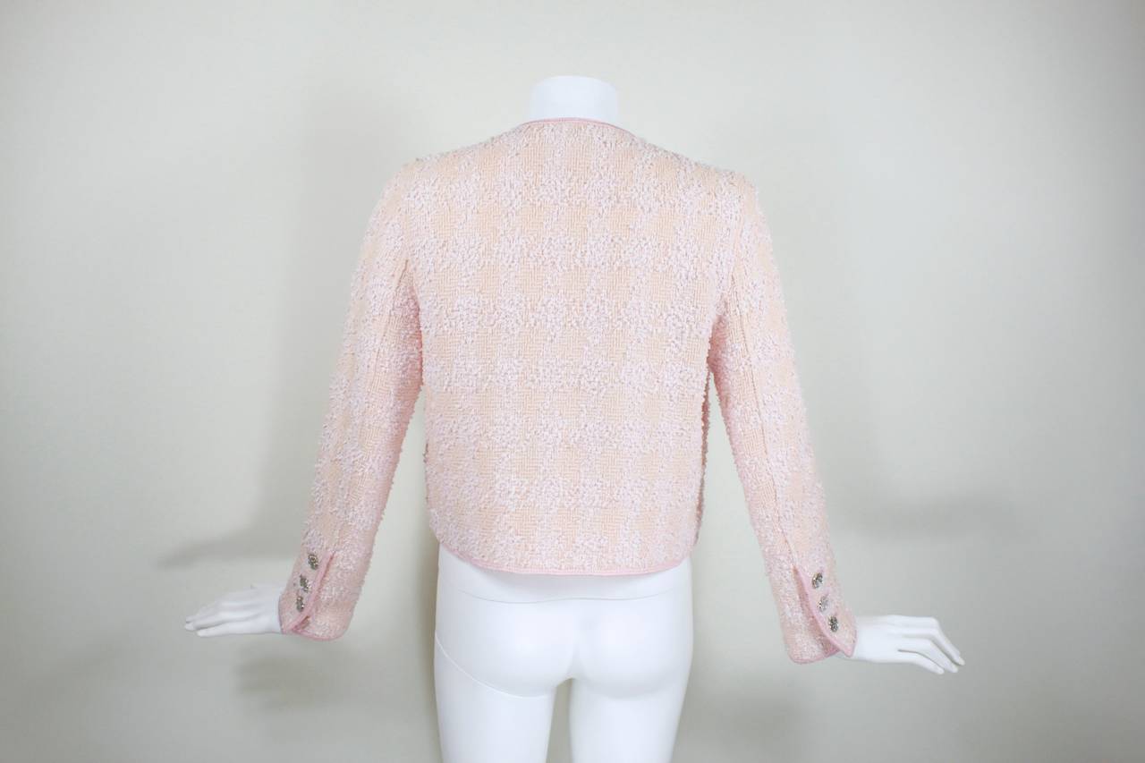 Chanel Blush Pink Houndstooth Bouclé Jacket In Excellent Condition In Los Angeles, CA