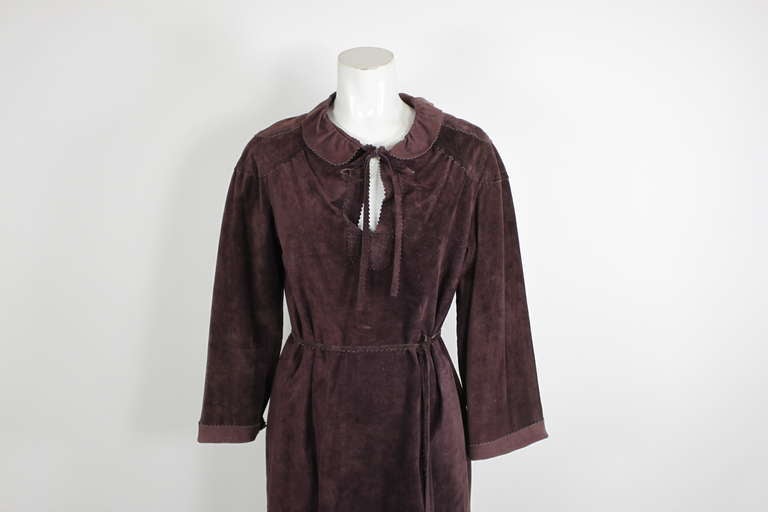 1970s Stephen Burrows Mauve Suede Dress with Belt

B: 36 inches
W: 38 inches
H: 38 inches
L, Sh to SH: 16 inches
Belt: 78 inches
Sleeve Length: 22 inches