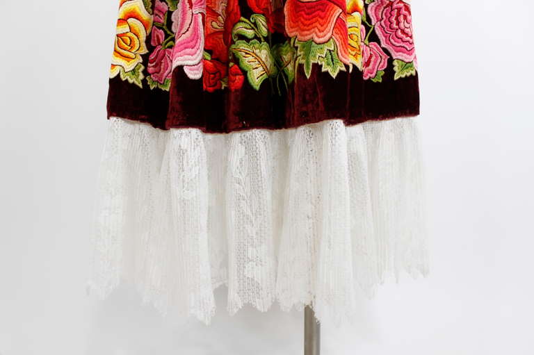 Women's Vintage Frida Kahlo-style Mexican Embroidered Ensemble