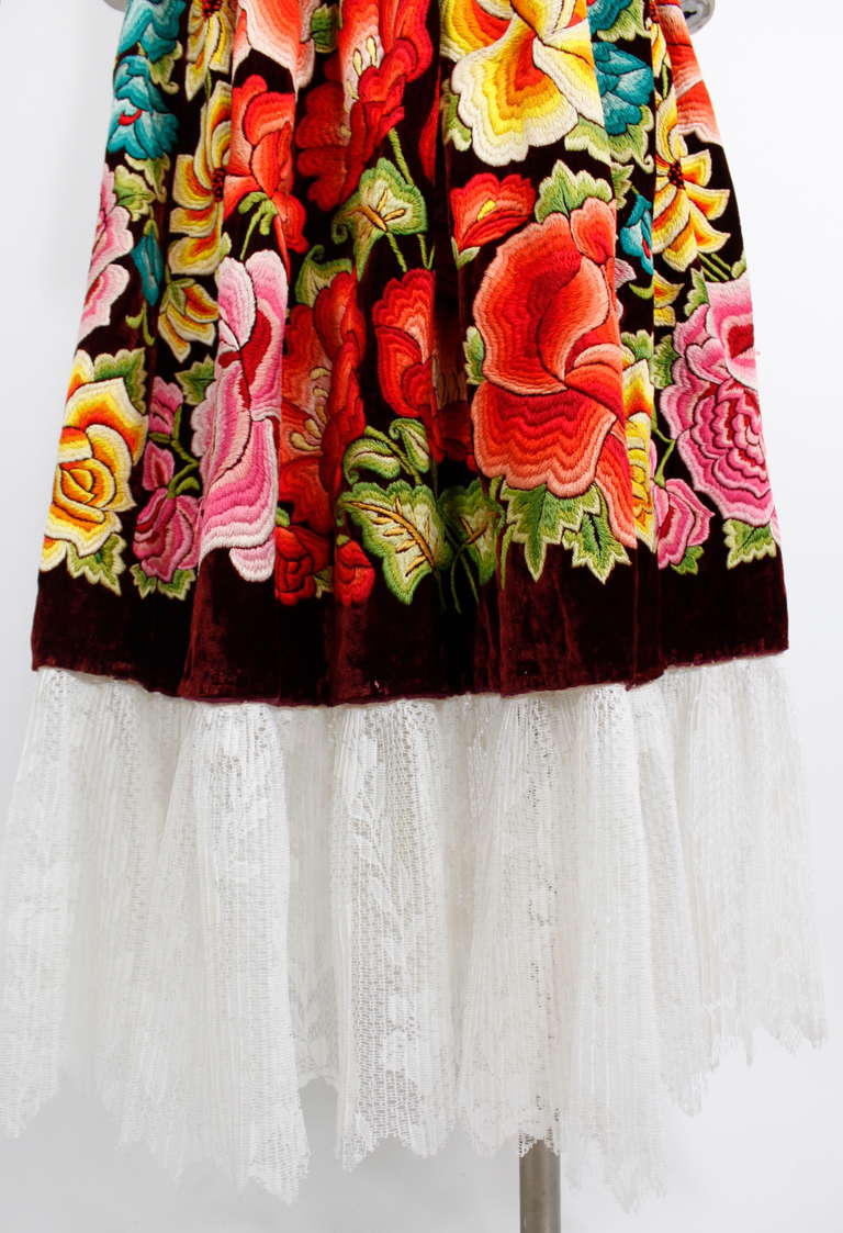 Vintage Frida Kahlo-style Mexican Embroidered Ensemble 1