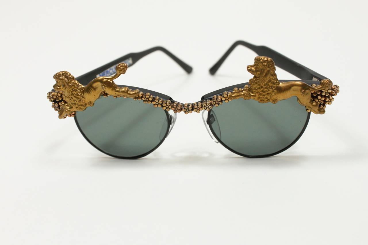 A rad pair of cat-eye sunglasses from Mercura NYC featuring a poodle motif across the lenses.

Measurements--
5 3/4 inches x 1.5 inches