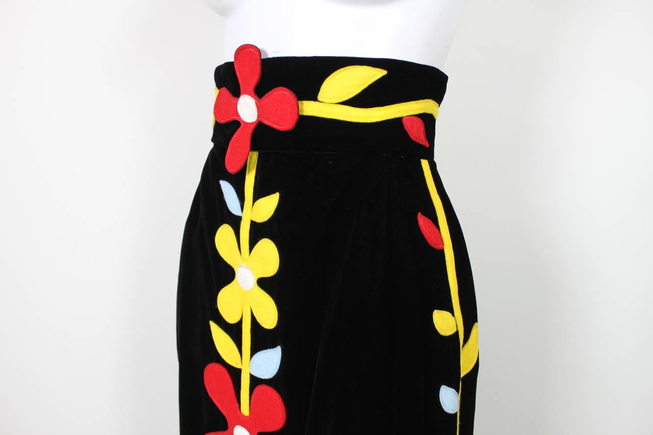 1960s Malcolm Starr High Waisted Black Velvet Skirt with Mod Floral Appliqué In Excellent Condition In Los Angeles, CA