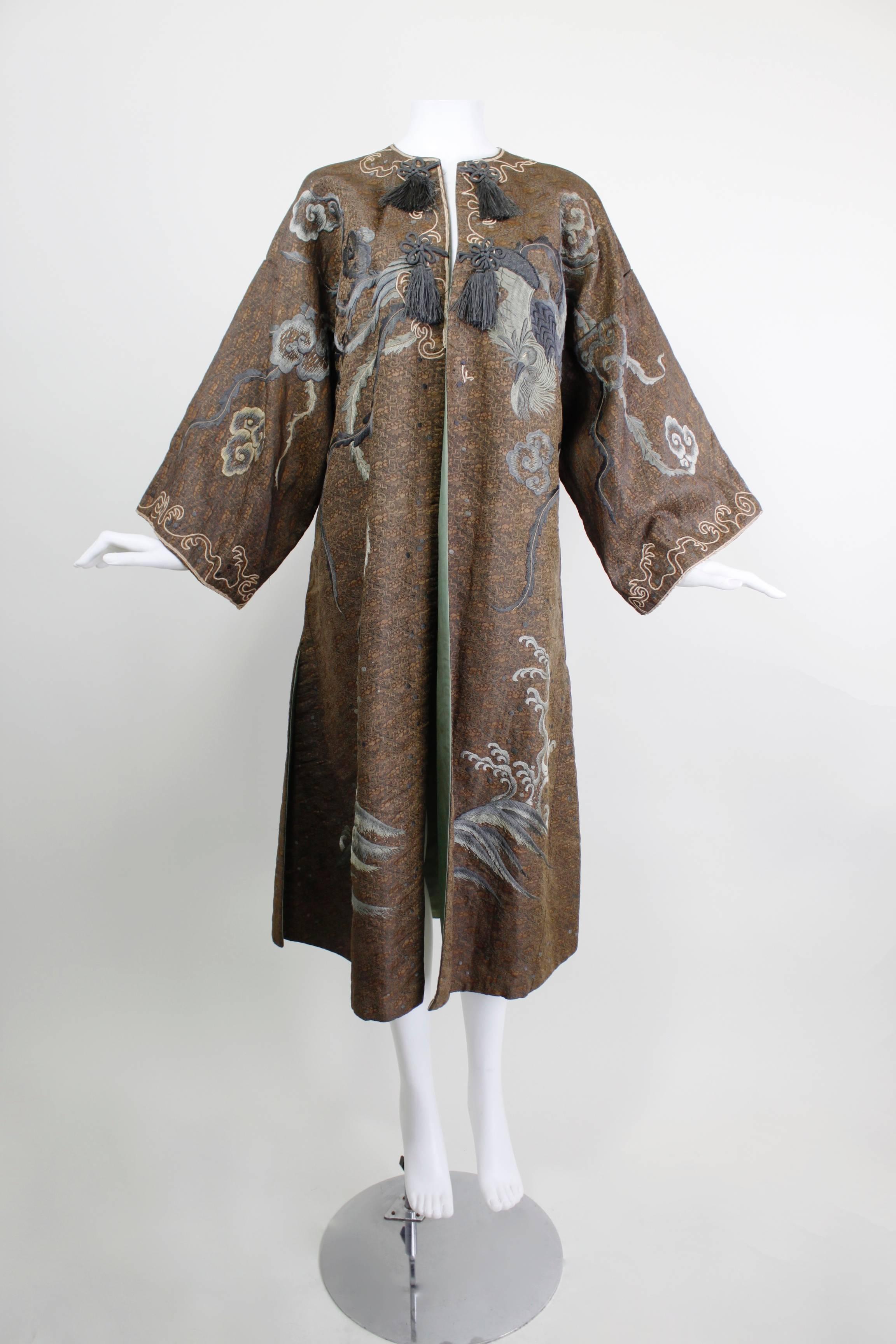 1920s Japanese Embroidered Dragon Motif Coat In Excellent Condition For Sale In Los Angeles, CA