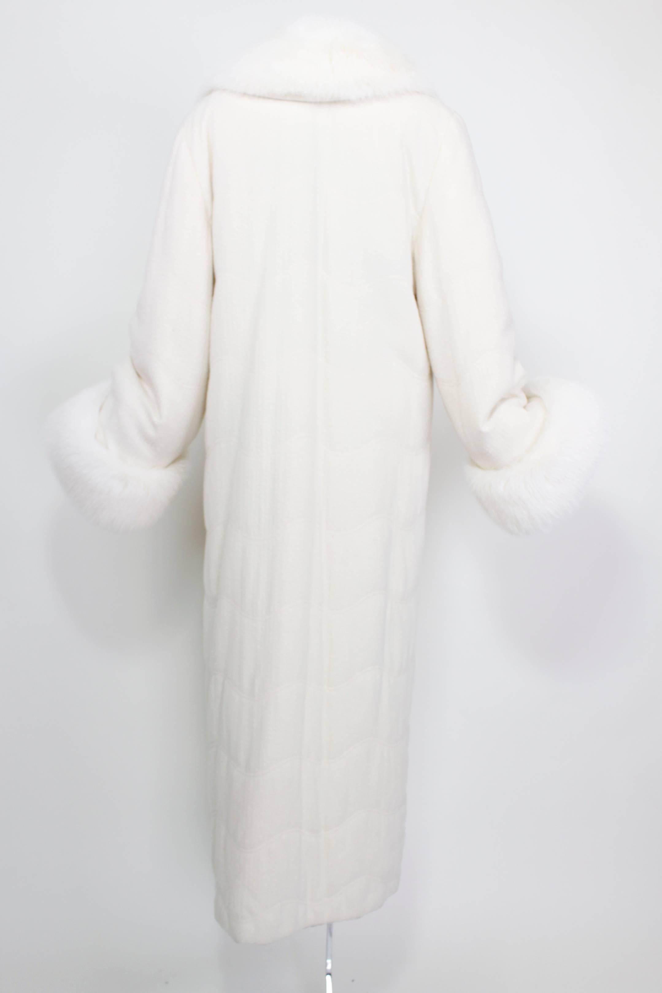 Vintage 1980s Hanae Mori Couture White Fur Coat with Silk Lining In Excellent Condition For Sale In Los Angeles, CA